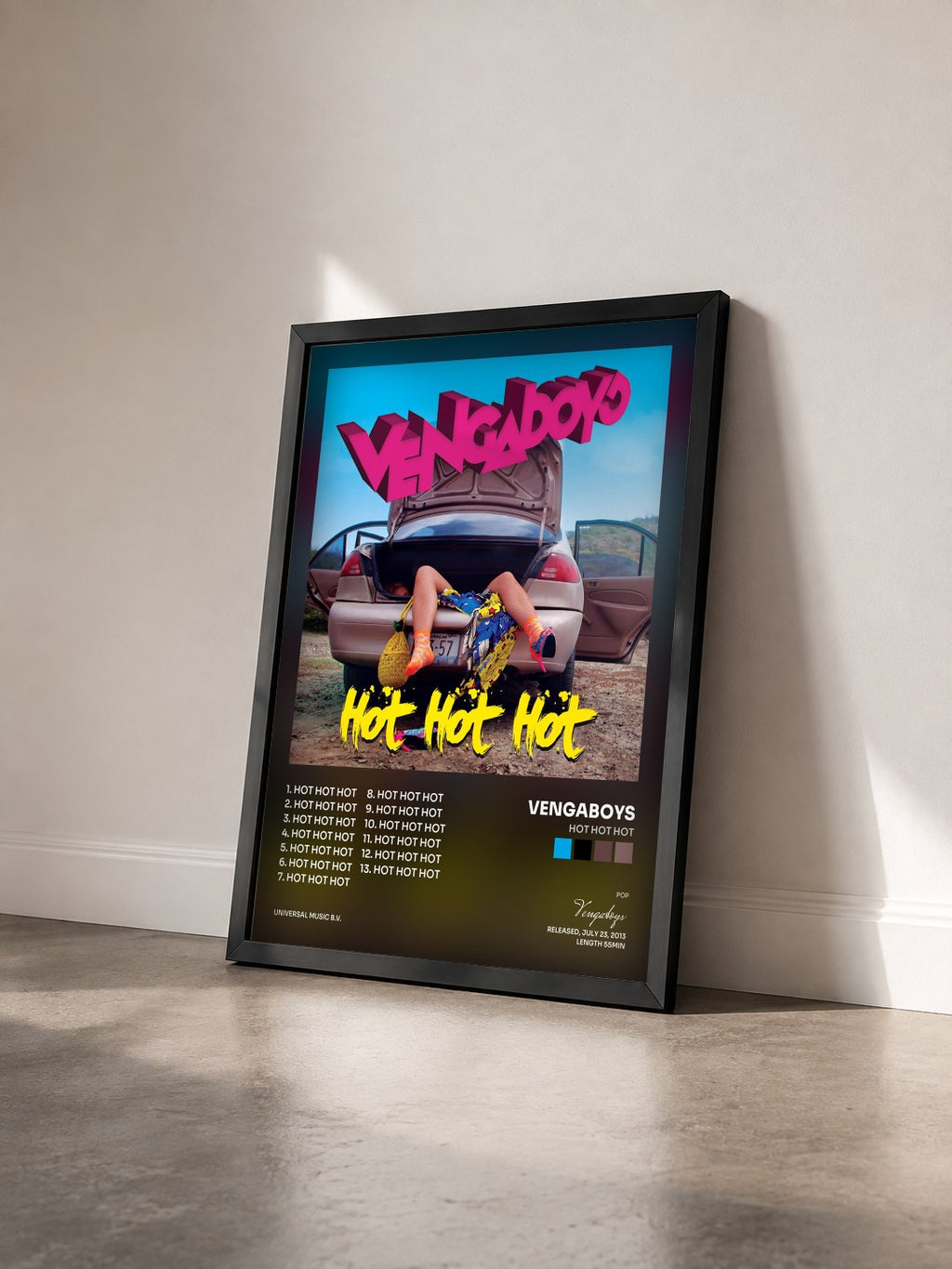 #noir Tableau de l'album Hot Hot Hot de Vengaboys vu de trois quarts, cadre noir