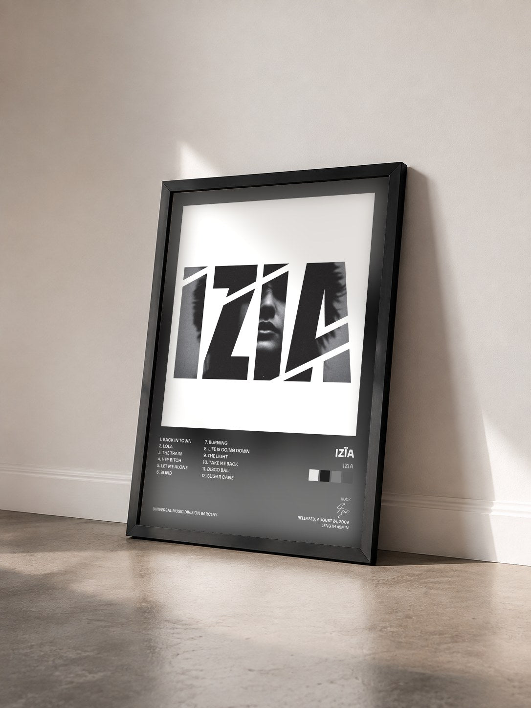 #noir Tableau de l'album Izia de Izïa vu de trois quarts, cadre noir