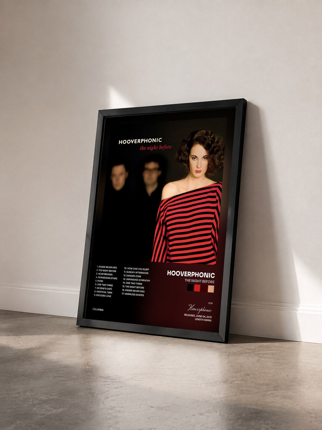 #noir Tableau de l'album The Night Before de Hooverphonic vu de trois quarts, cadre noir