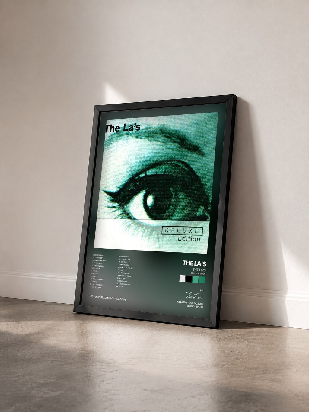 #noir Tableau de l'album The La's (Deluxe Edition) de The La's vu de trois quarts, cadre noir