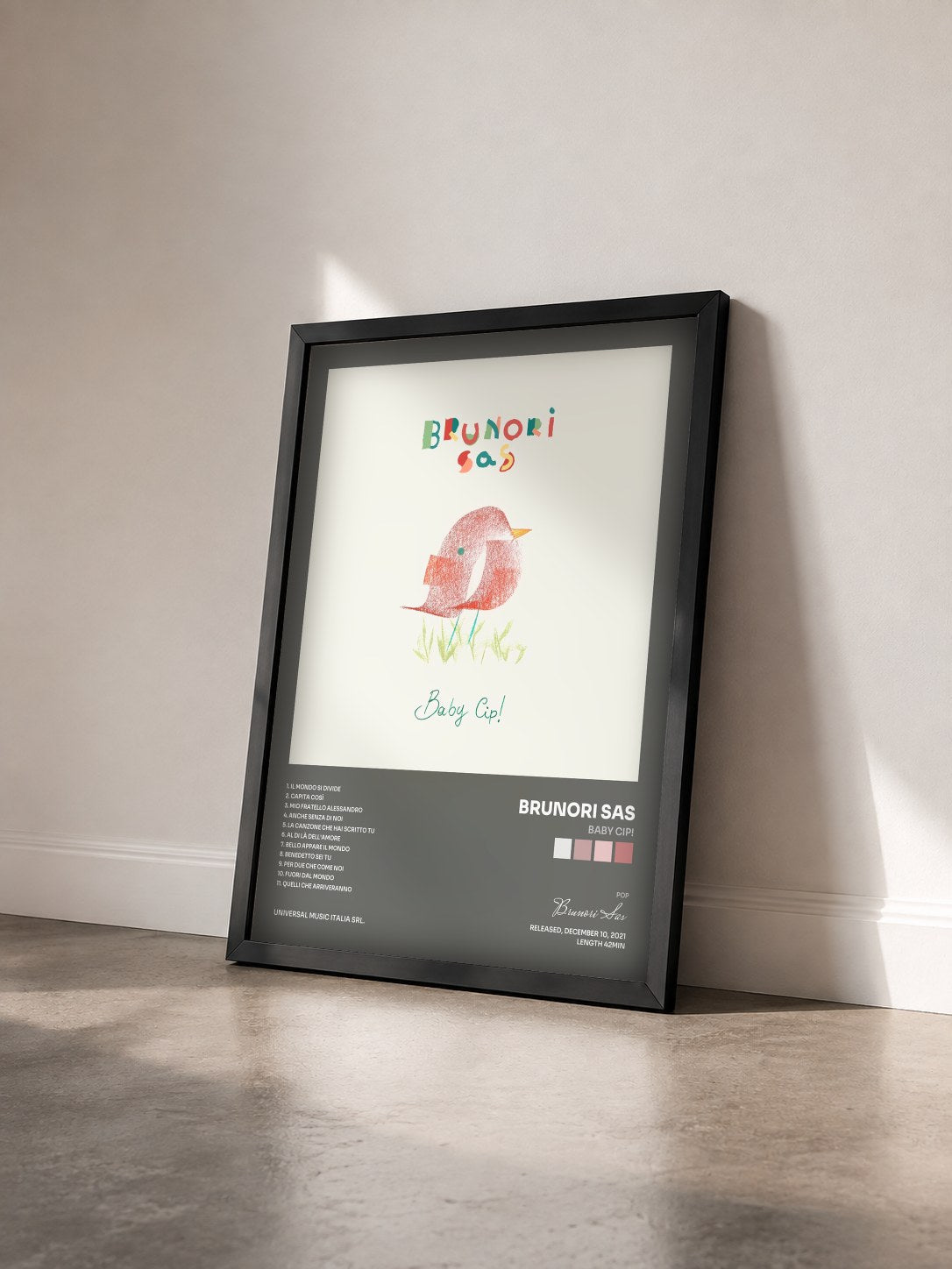 #noir Tableau de l'album Baby Cip! de Brunori Sas vu de trois quarts, cadre noir