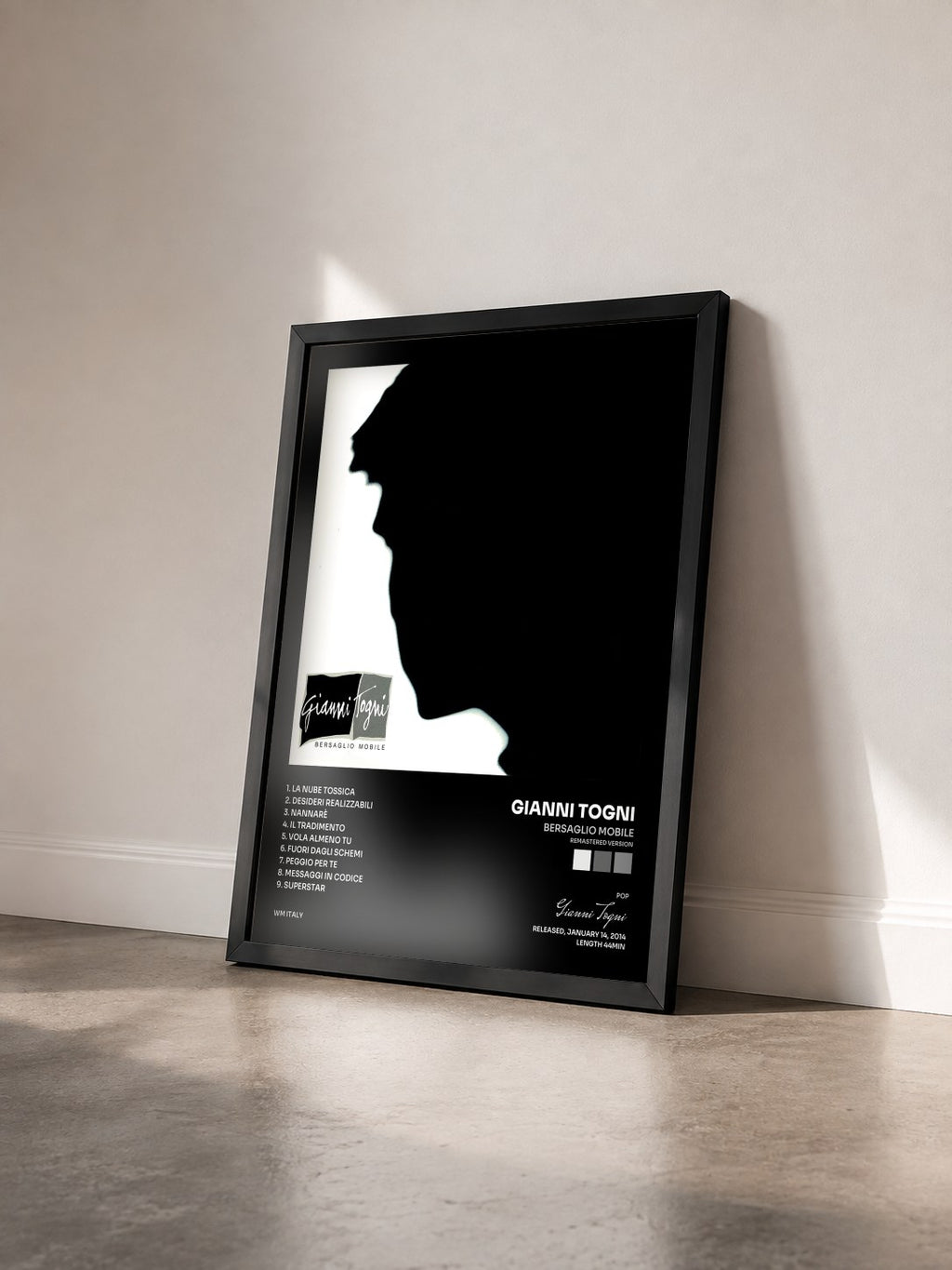 #noir Tableau de l'album Bersaglio mobile (Remastered Version) de Gianni Togni vu de trois quarts, cadre noir