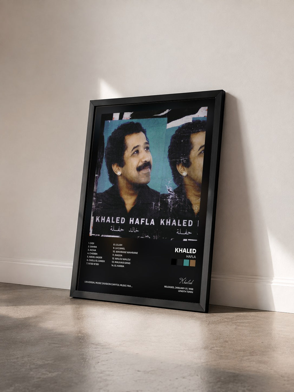 #noir Tableau de l'album Hafla de Khaled vu de trois quarts, cadre noir