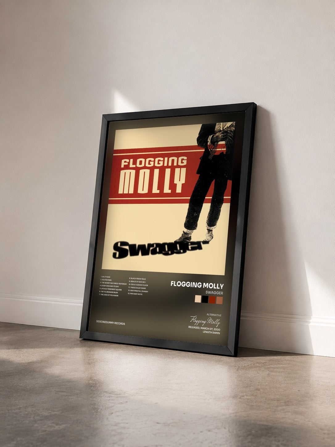 #noir Tableau de l'album Swagger de Flogging Molly vu de trois quarts, cadre noir