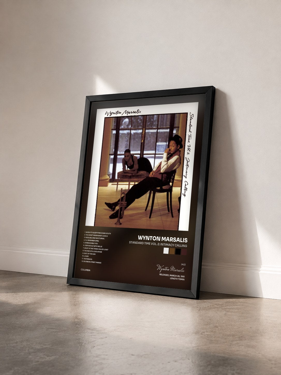 #noir Tableau de l'album Standard Time Vol. 2: Intimacy Calling de Wynton Marsalis vu de trois quarts, cadre noir