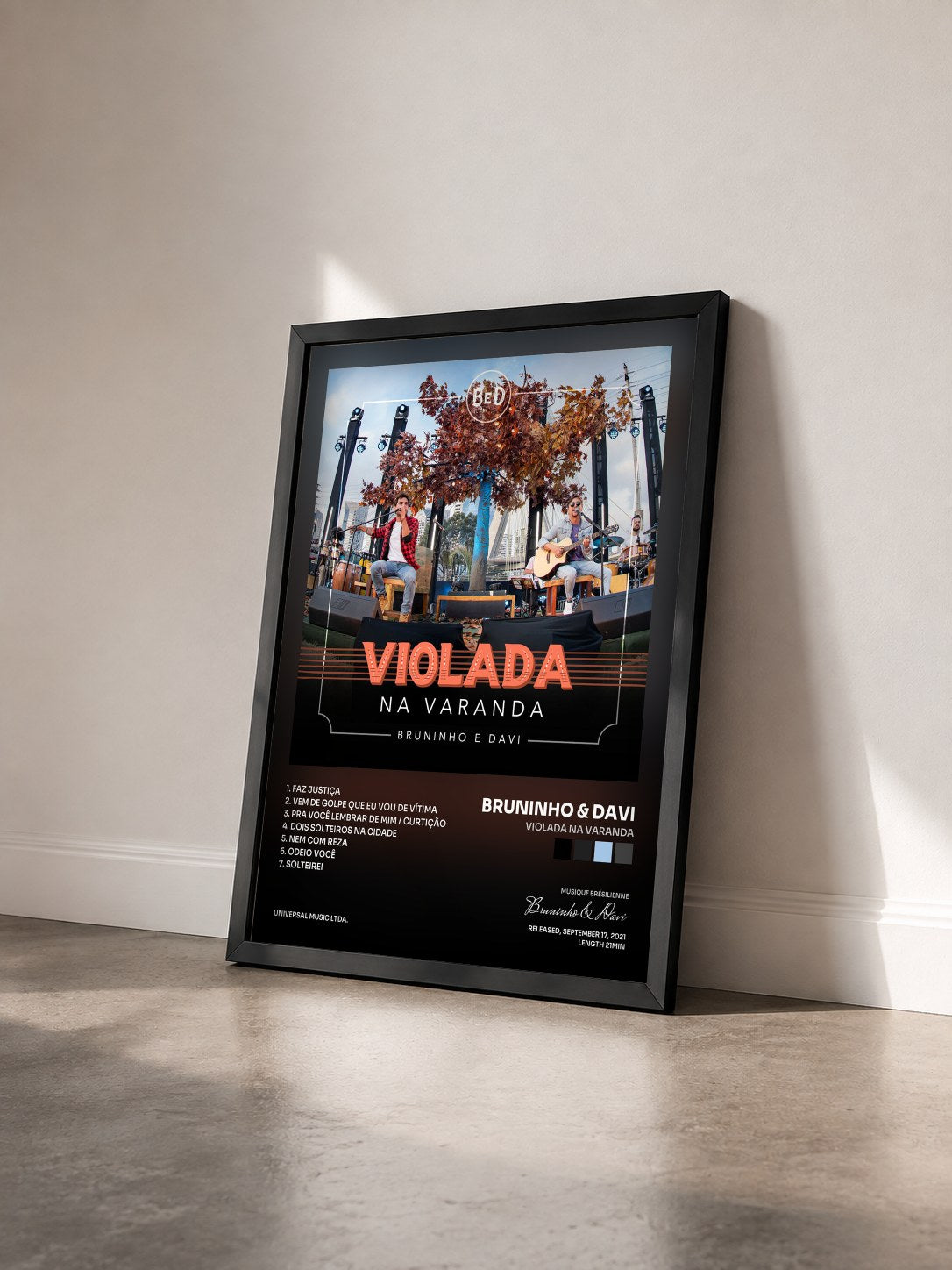 #noir Tableau de l'album Violada Na Varanda de Bruninho & Davi vu de trois quarts, cadre noir