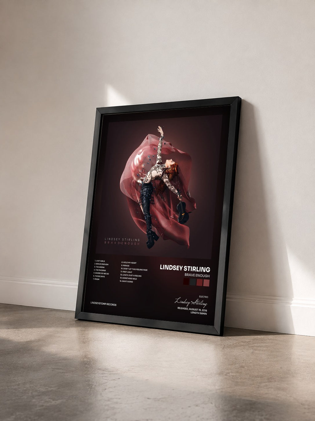 #noir Tableau de l'album Brave Enough de Lindsey Stirling vu de trois quarts, cadre noir