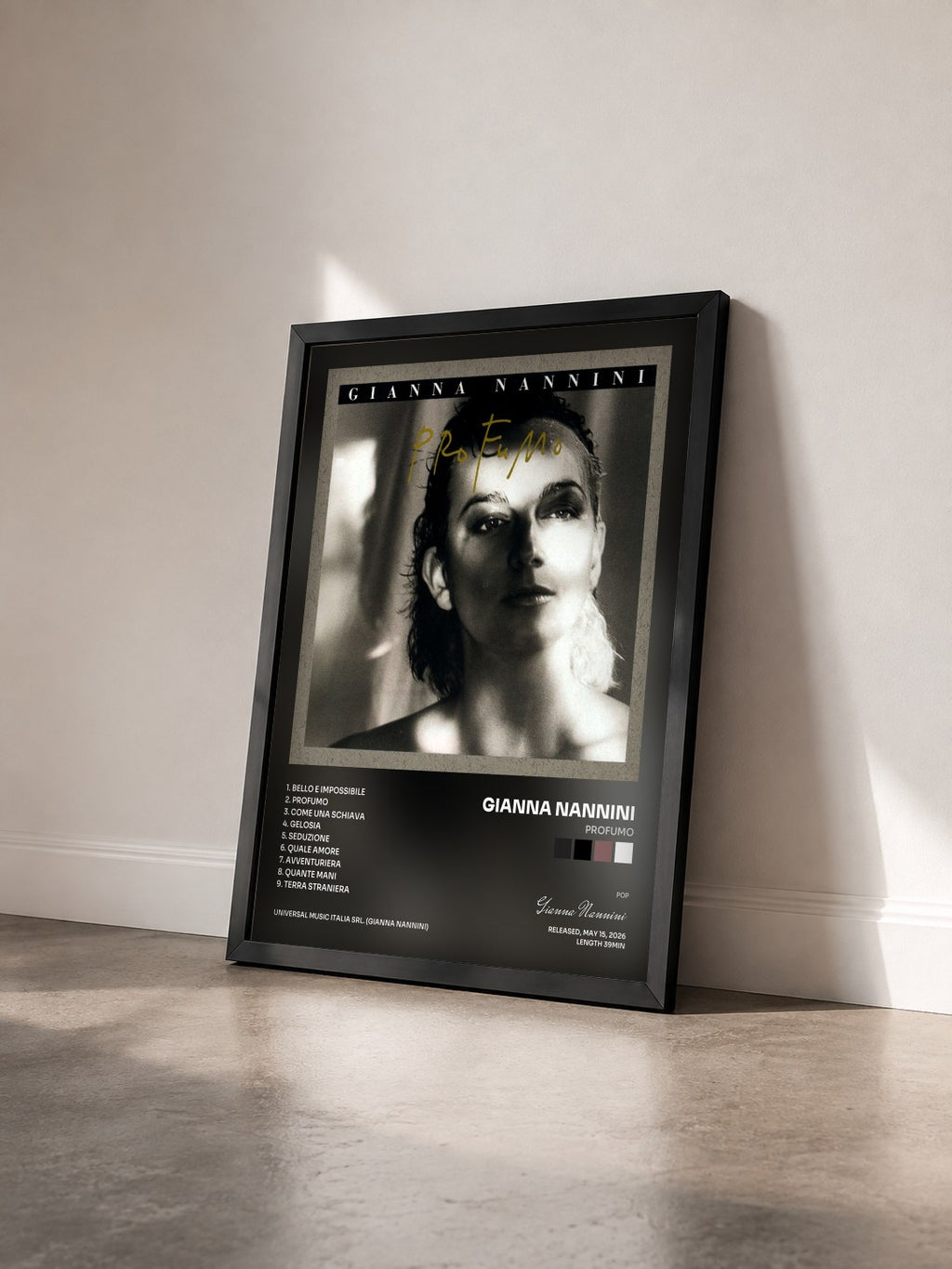#noir Tableau de l'album Profumo de Gianna Nannini vu de trois quarts, cadre noir
