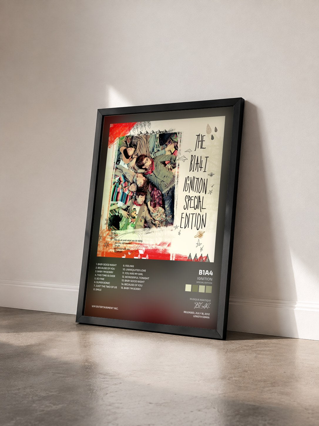 #noir Tableau de l'album IGNITION (SPECIAL EDITION) de B1A4 vu de trois quarts, cadre noir