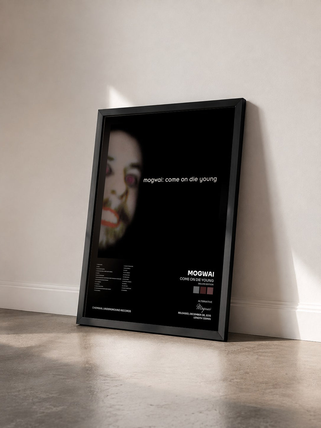 #noir Tableau de l'album Come on Die Young (Deluxe Edition) de Mogwai vu de trois quarts, cadre noir