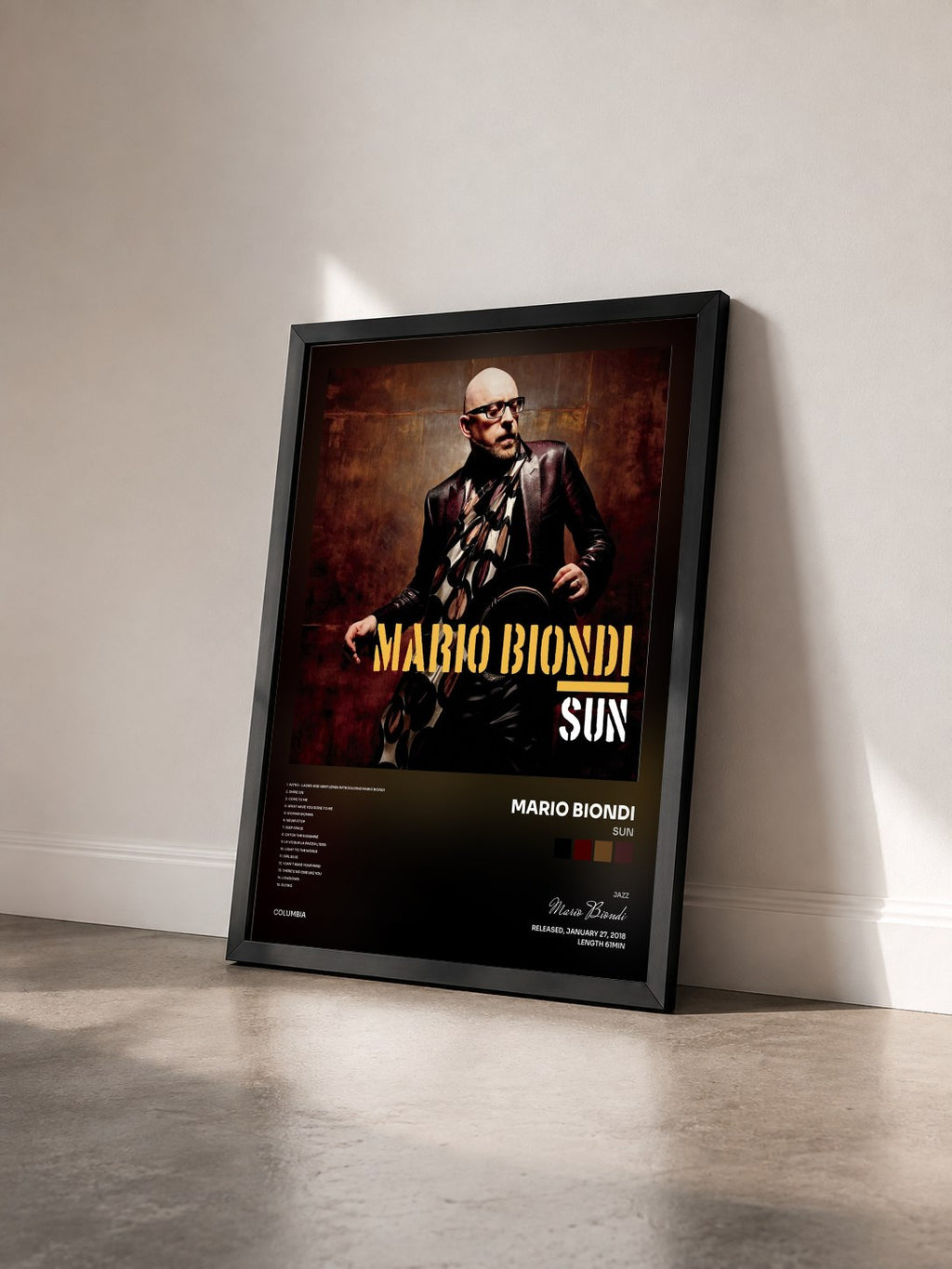 #noir Tableau de l'album Sun de Mario Biondi vu de trois quarts, cadre noir