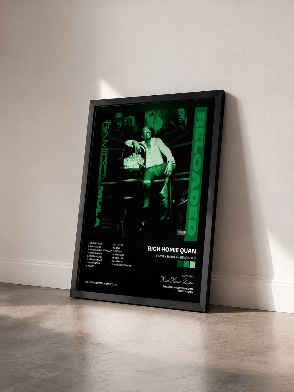 #noir Tableau de l'album Family & Mula - Reloaded de Rich Homie Quan vu de trois quarts, cadre noir