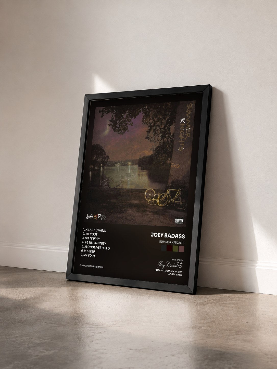 #noir Tableau de l'album Summer Knights de Joey Bada$$ vu de trois quarts, cadre noir