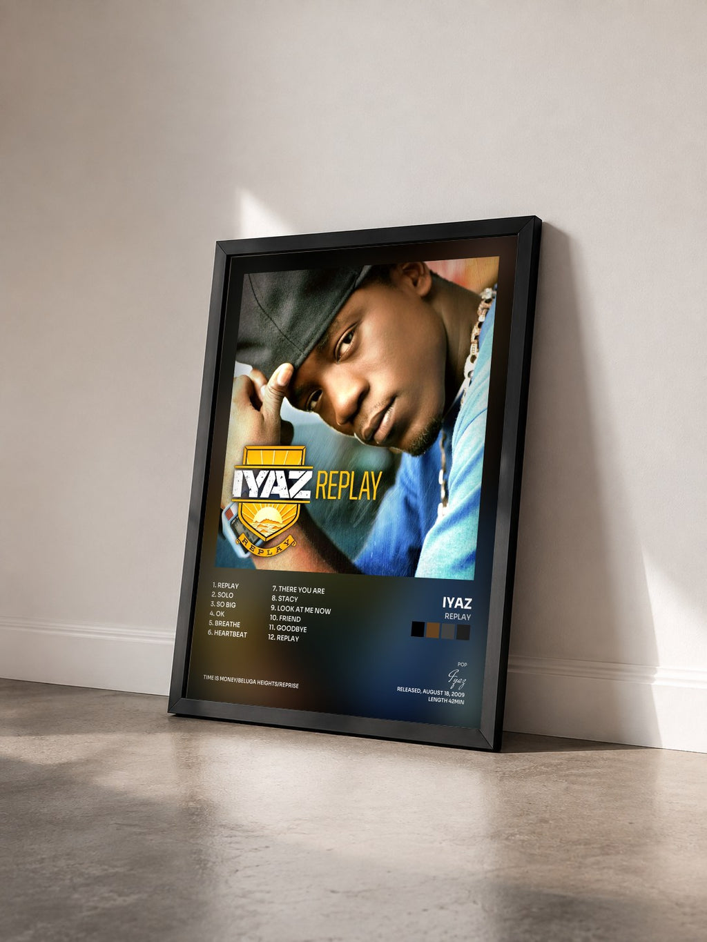 #noir Tableau de l'album Replay de Iyaz vu de trois quarts, cadre noir