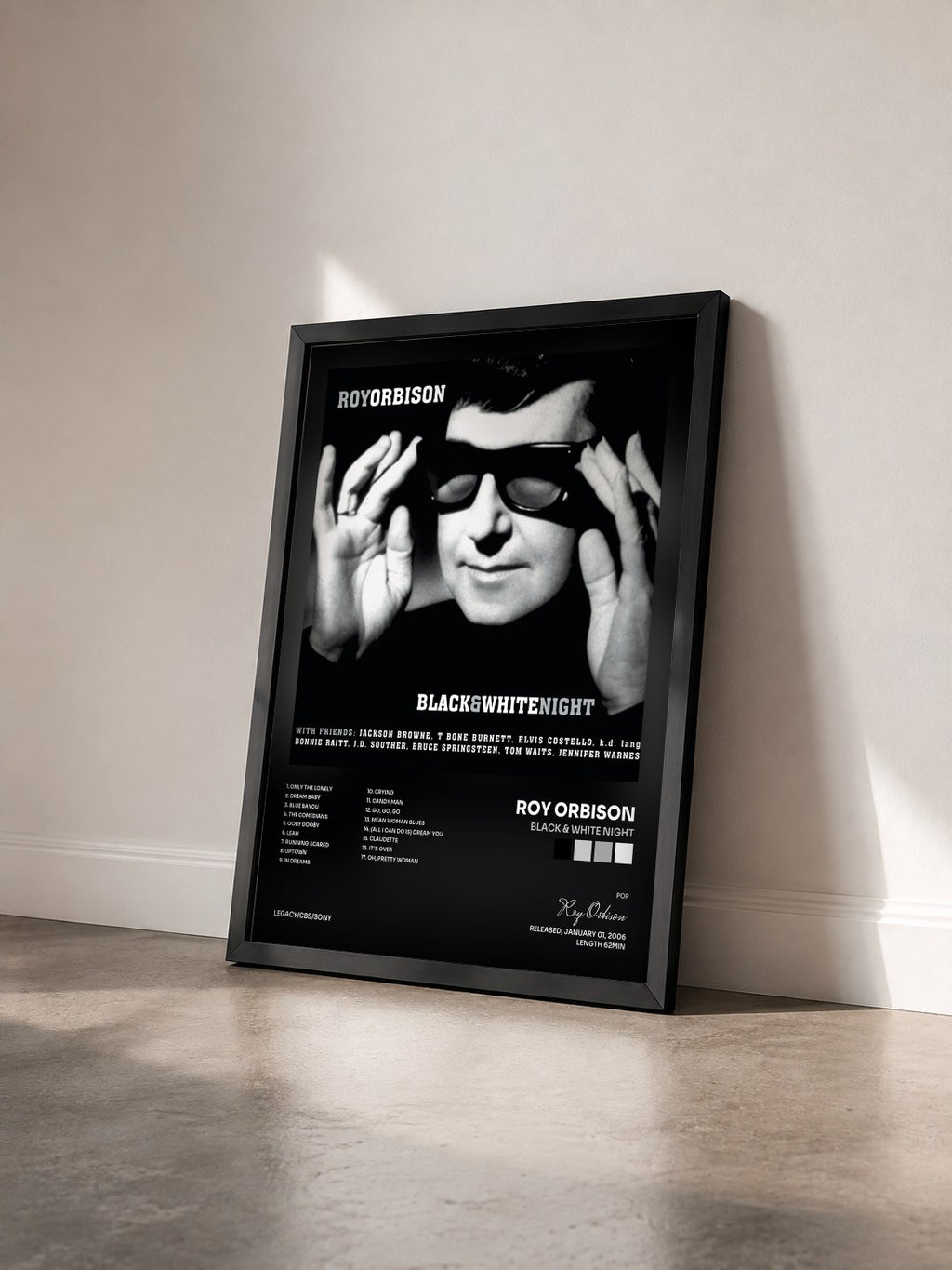 #noir Tableau de l'album Black & White Night de Roy Orbison vu de trois quarts, cadre noir