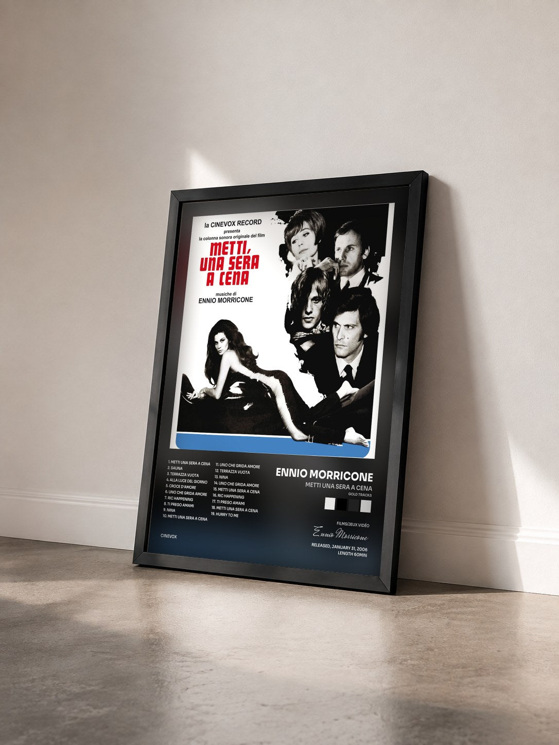 #noir Tableau de l'album Metti una sera a cena (Gold Tracks) de Ennio Morricone vu de trois quarts, cadre noir