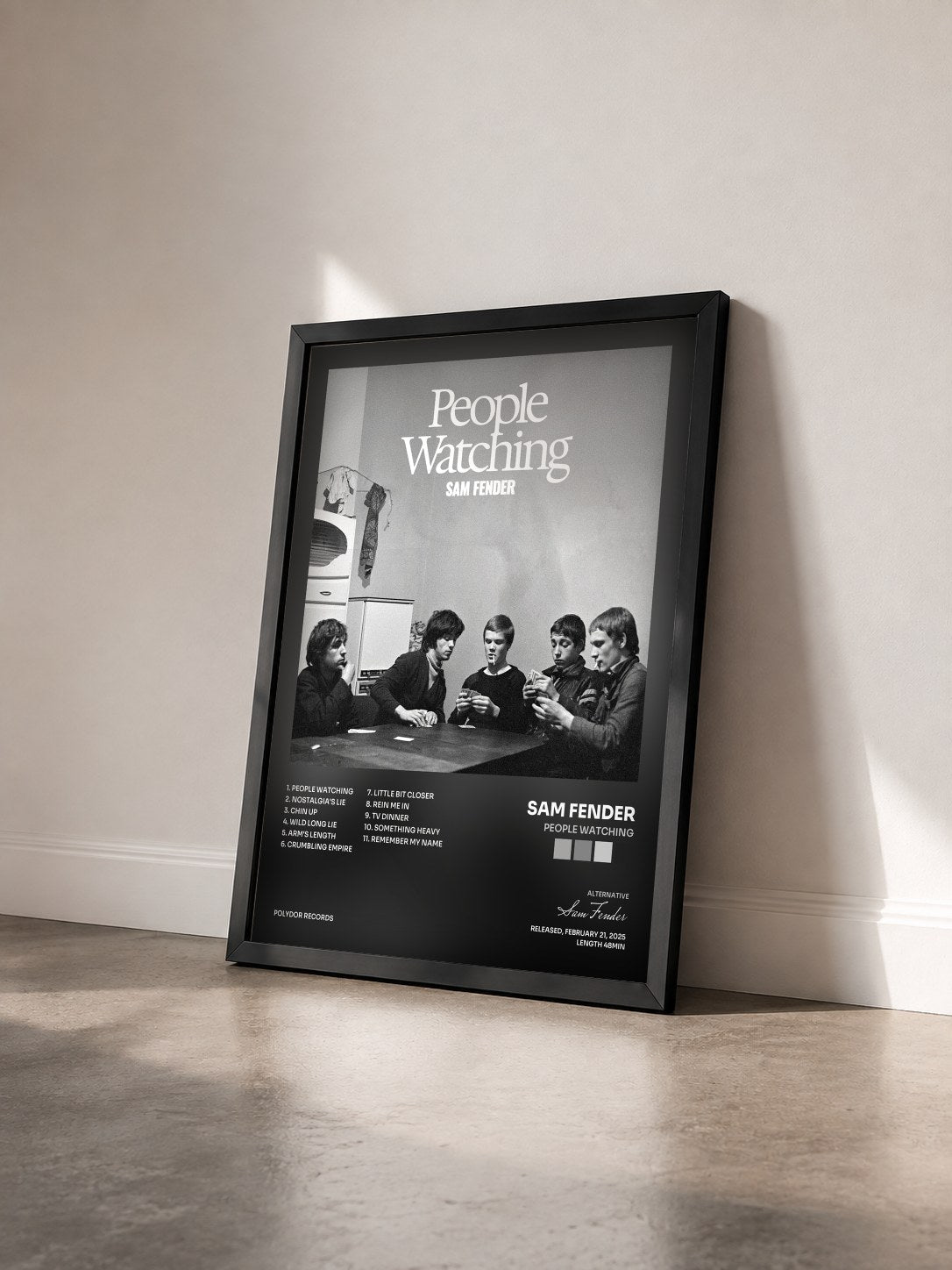 #noir Tableau de l'album People Watching de Sam Fender vu de trois quarts, cadre noir