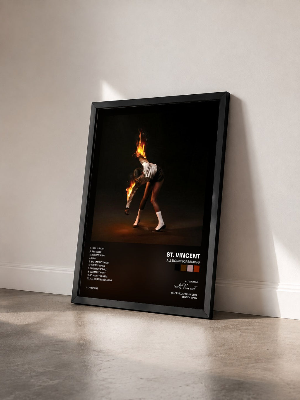 #noir Tableau de l'album All Born Screaming de St. Vincent vu de trois quarts, cadre noir