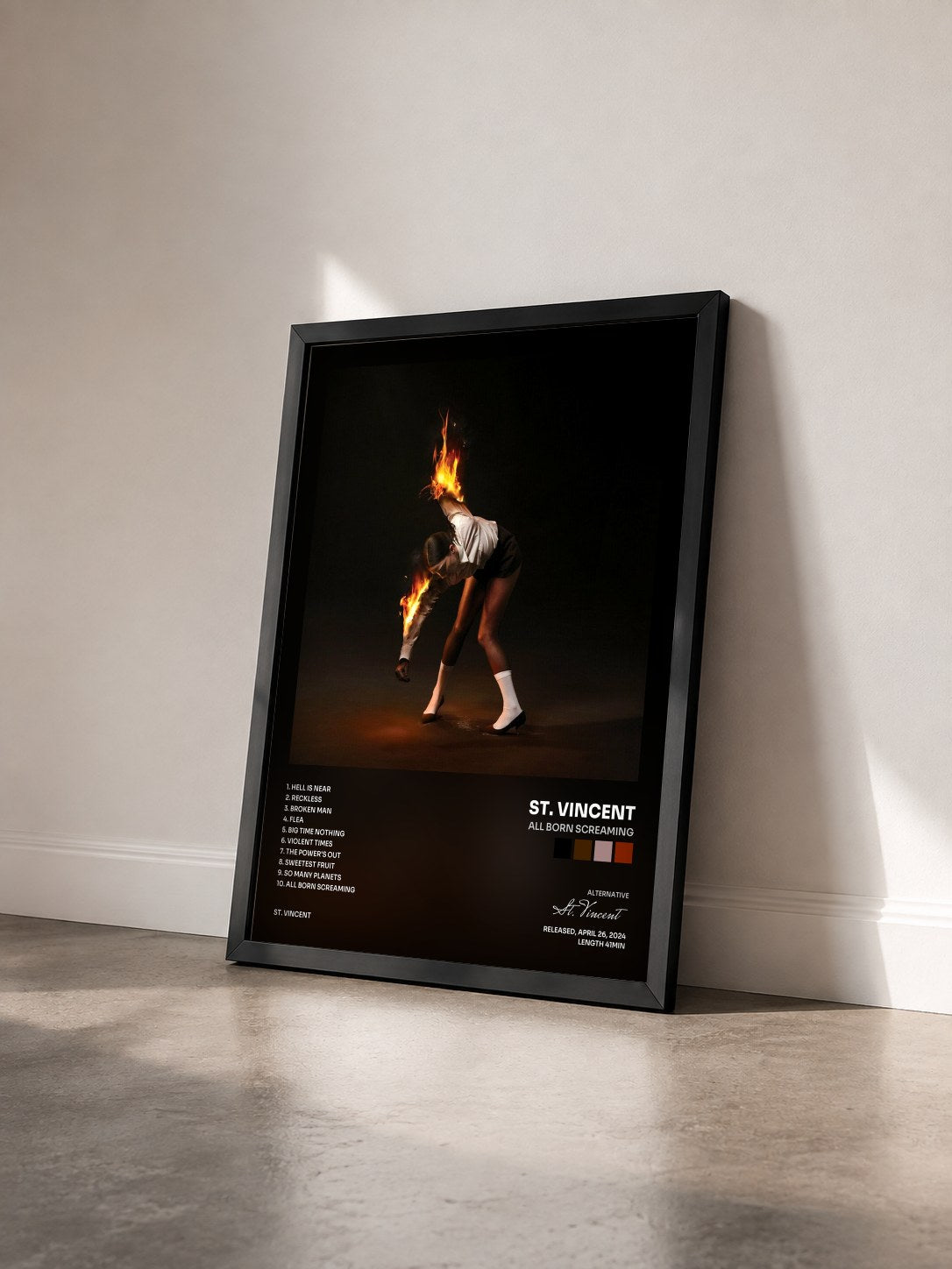 #noir Tableau de l'album All Born Screaming de St. Vincent vu de trois quarts, cadre noir