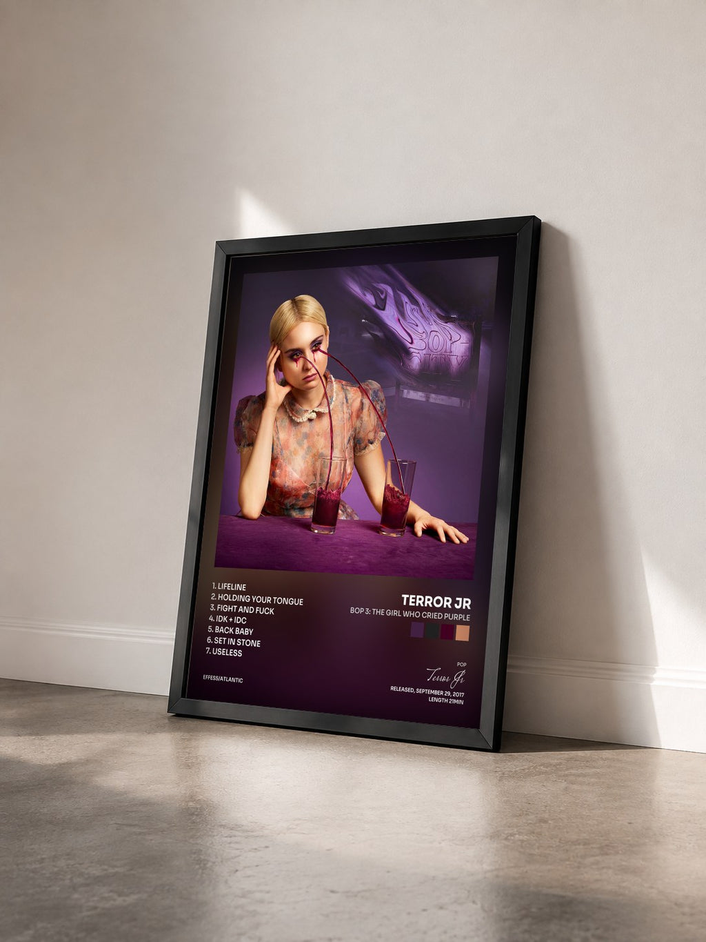 #noir Tableau de l'album Bop 3: The Girl Who Cried Purple de Terror Jr vu de trois quarts, cadre noir