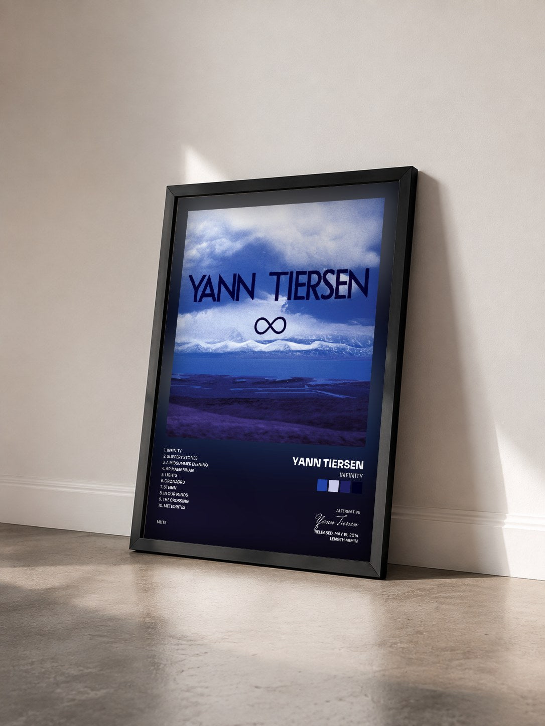#noir Tableau de l'album Infinity de Yann Tiersen vu de trois quarts, cadre noir