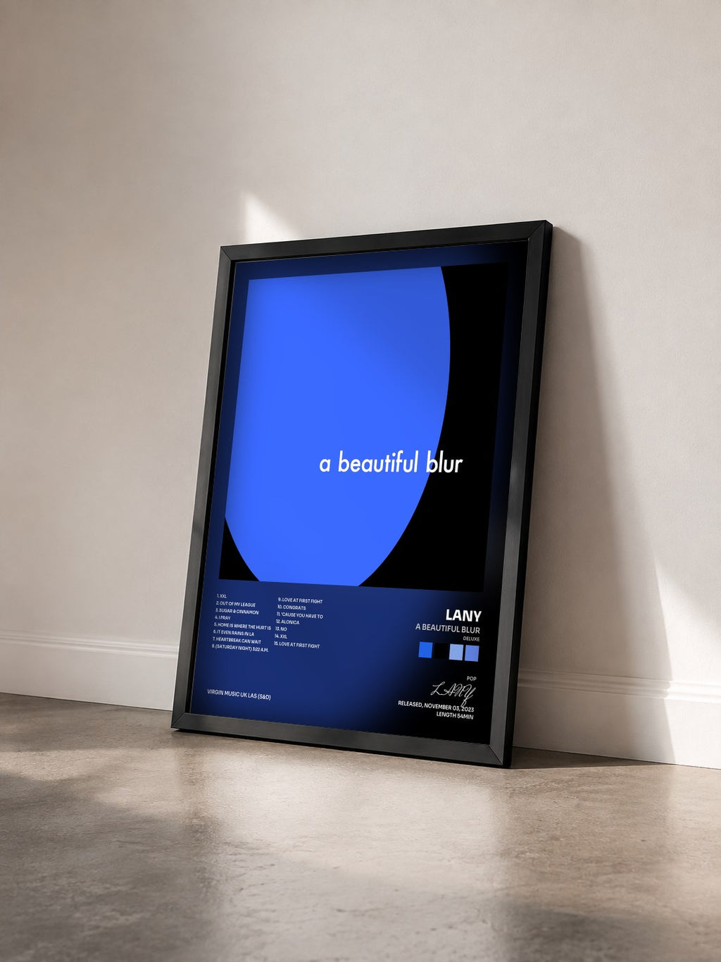 #noir Tableau de l'album a beautiful blur (deluxe) de LANY vu de trois quarts, cadre noir
