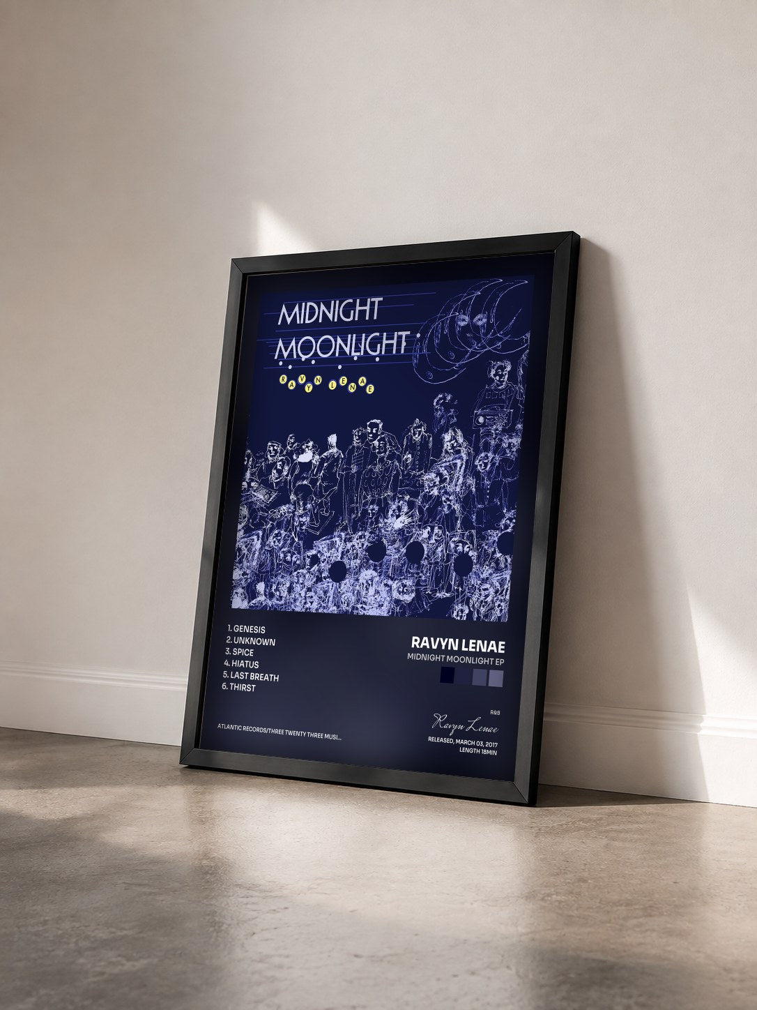 #noir Tableau de l'album Midnight Moonlight EP de Ravyn Lenae vu de trois quarts, cadre noir