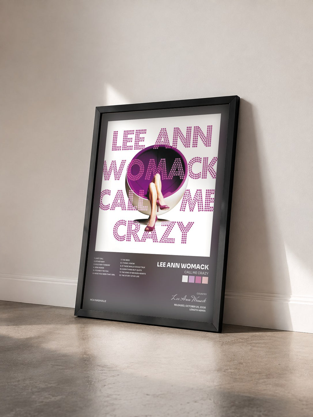 #noir Tableau de l'album Call Me Crazy de Lee Ann Womack vu de trois quarts, cadre noir