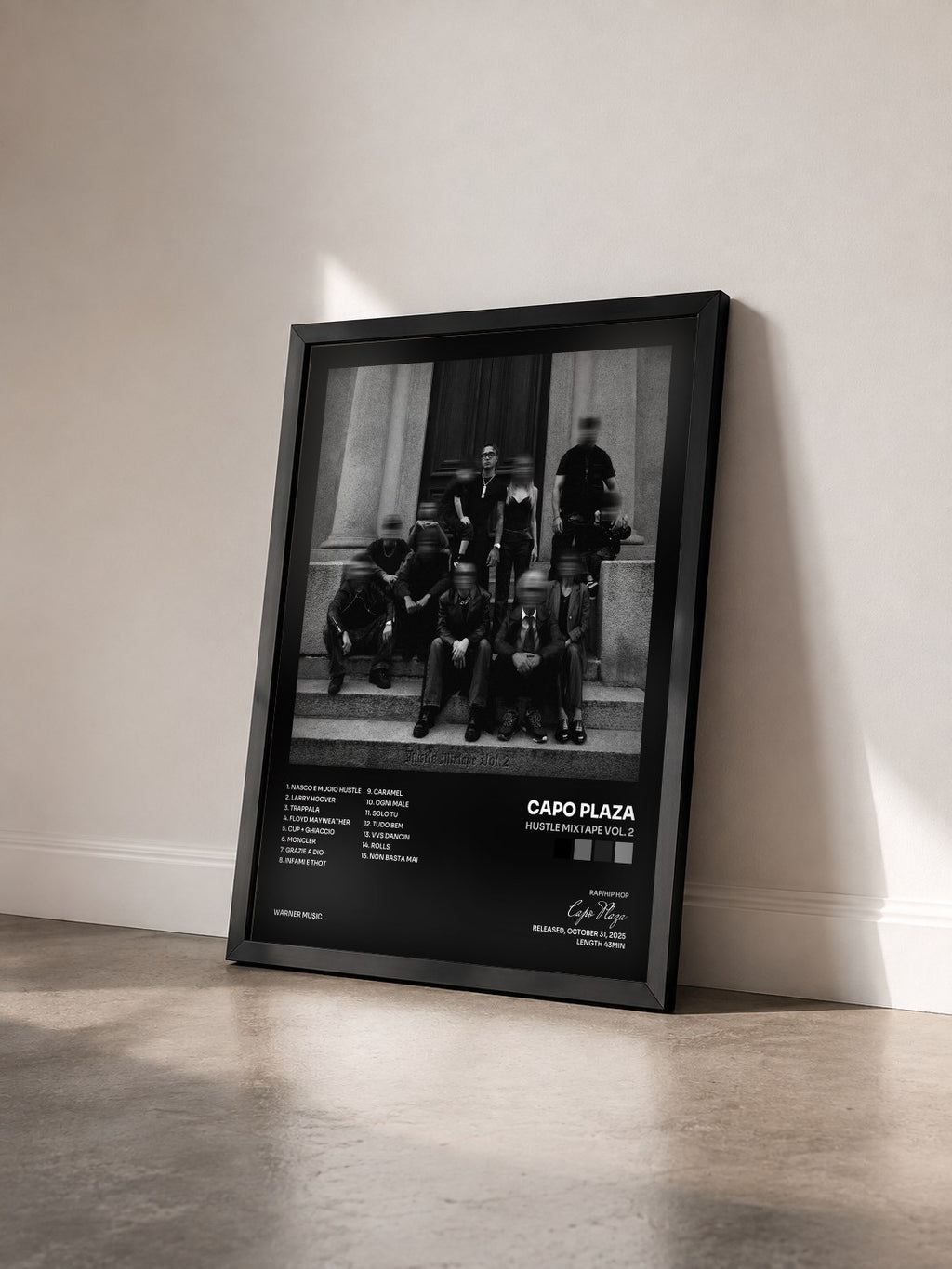 #noir Tableau de l'album Hustle Mixtape Vol. 2 de Capo Plaza vu de trois quarts, cadre noir