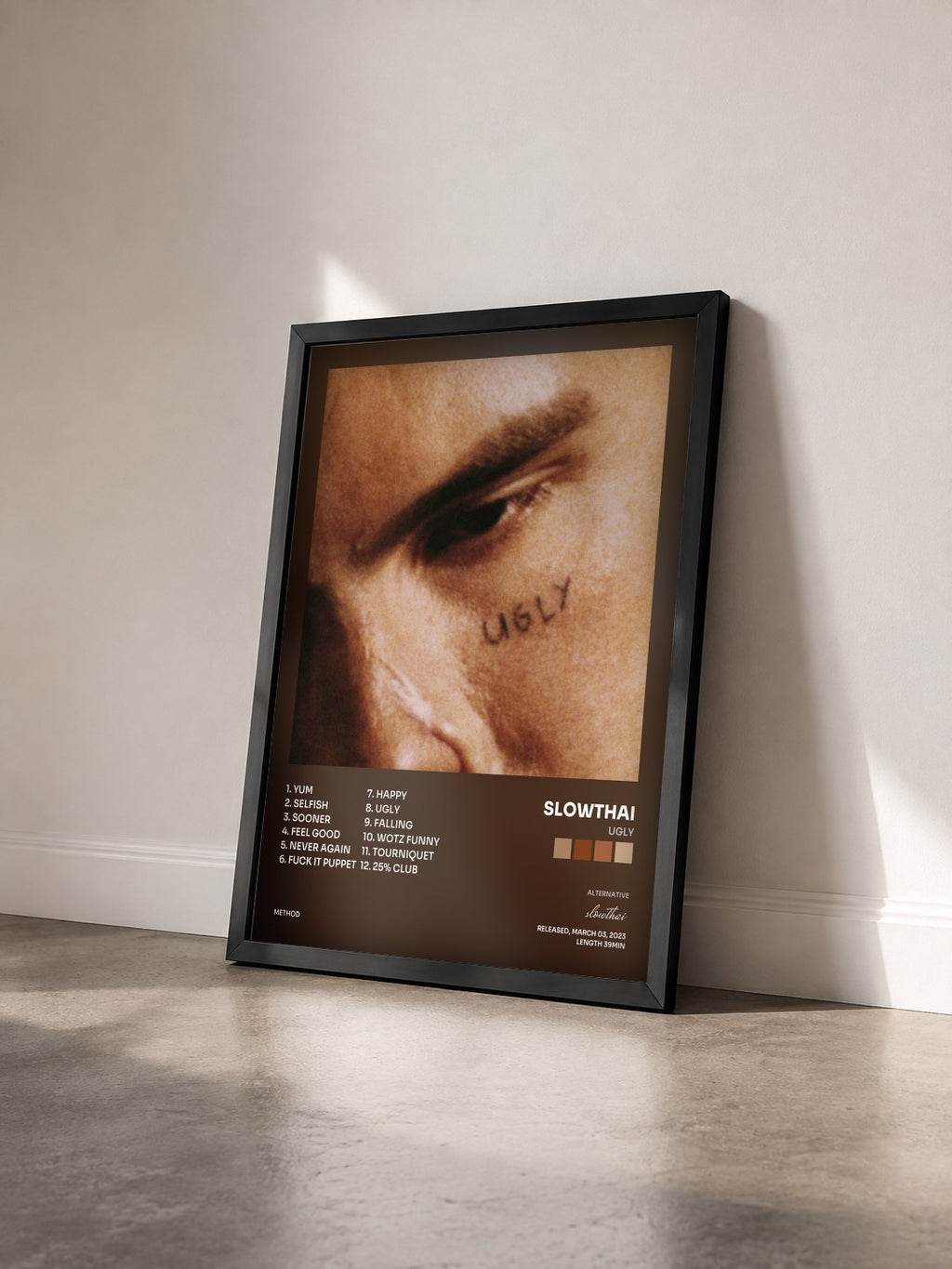 #noir Tableau de l'album UGLY de slowthai vu de trois quarts, cadre noir