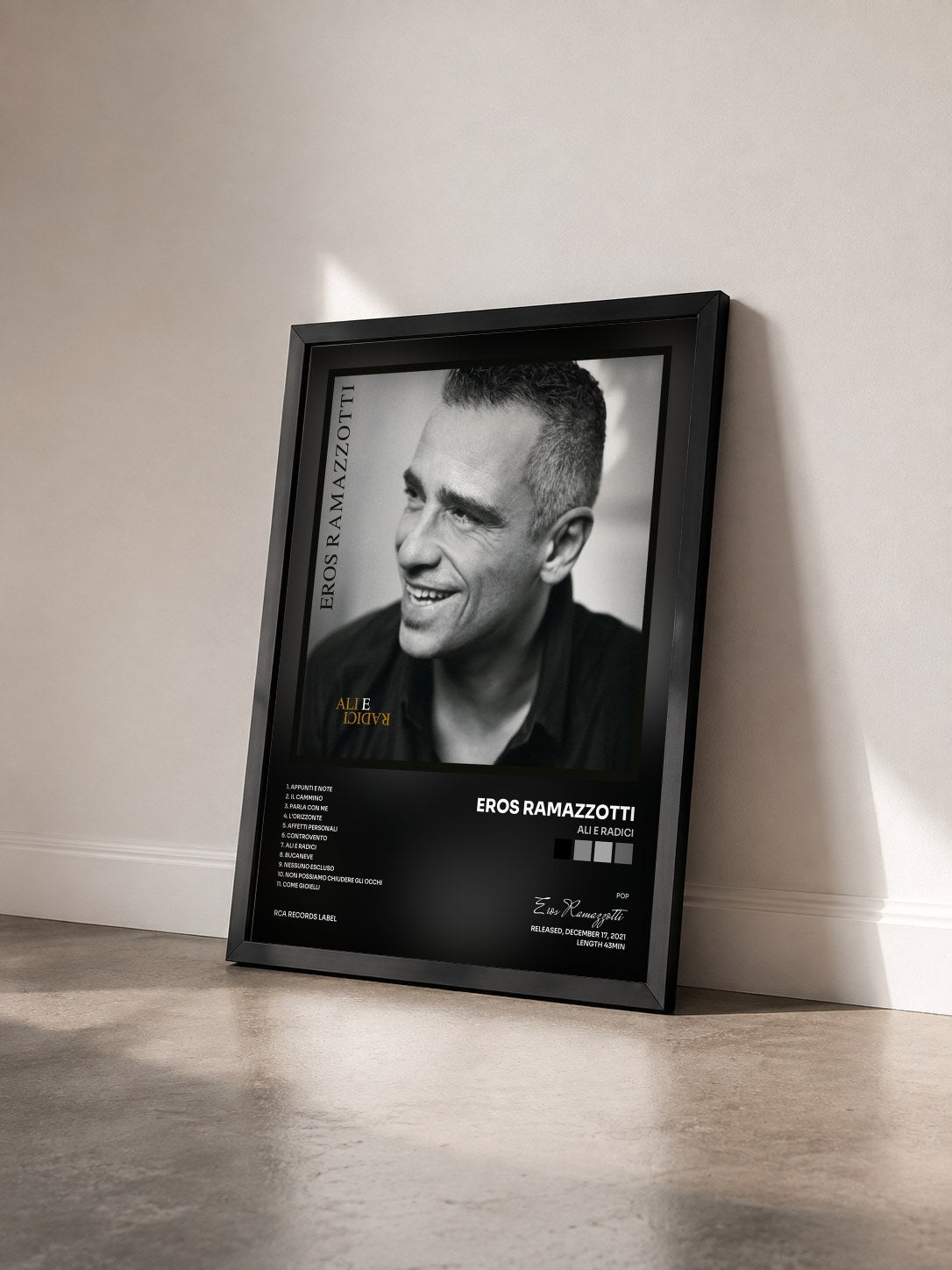 #noir Tableau de l'album Ali E Radici de Eros Ramazzotti vu de trois quarts, cadre noir