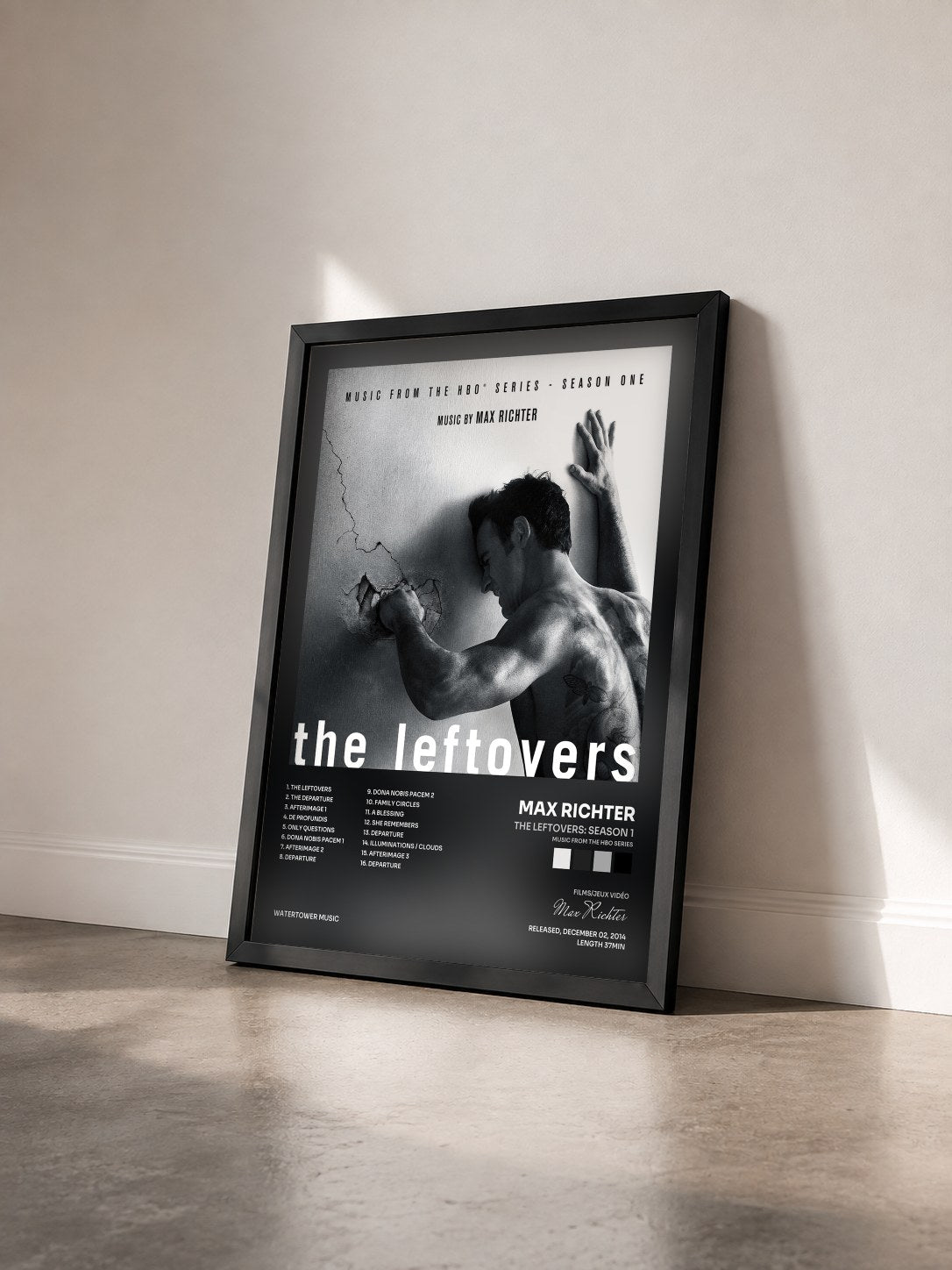 #noir Tableau de l'album The Leftovers: Season 1 (Music from the HBO Series) de Max Richter vu de trois quarts, cadre noir