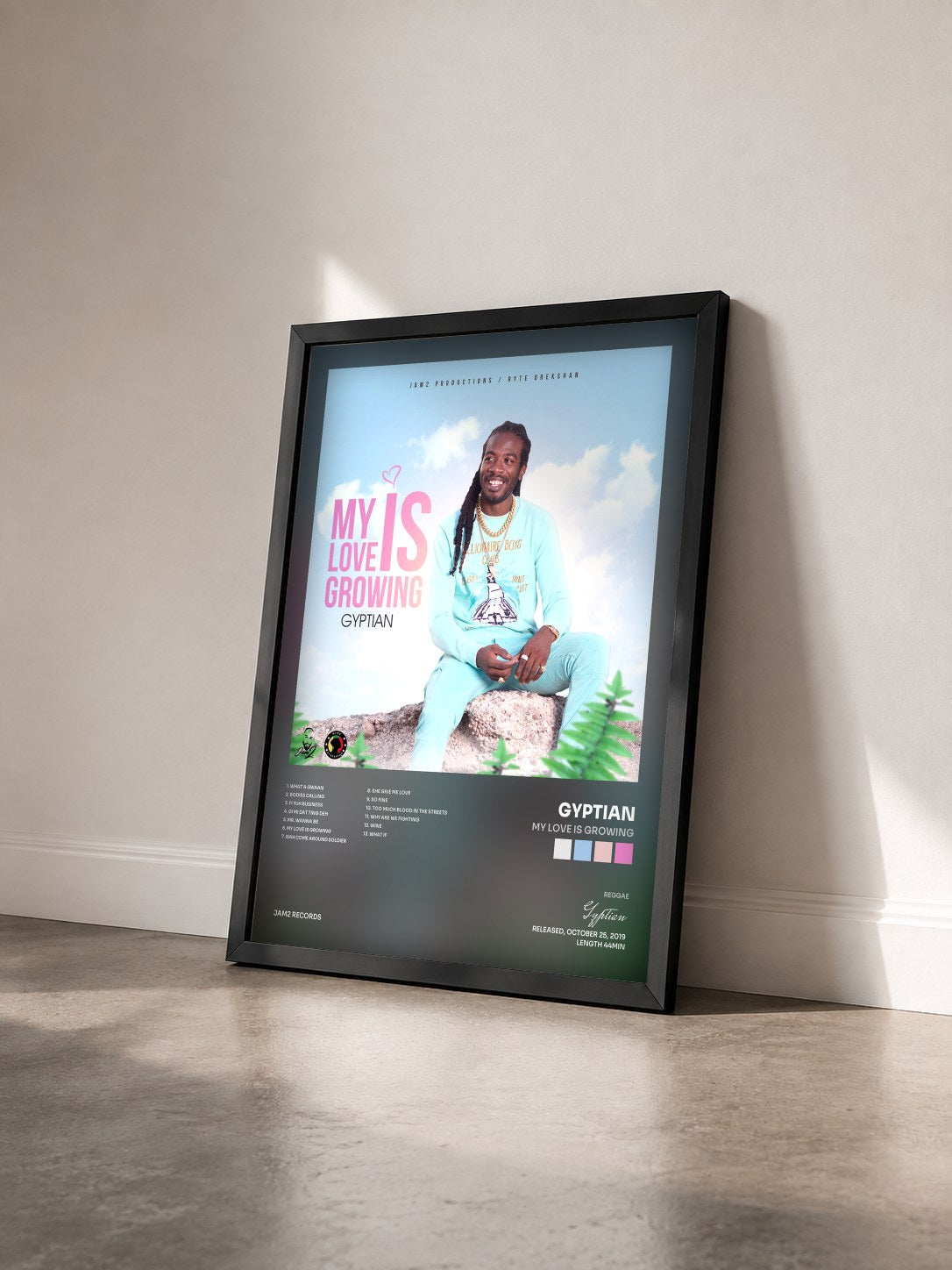 #noir Tableau de l'album My Love Is Growing de Gyptian vu de trois quarts, cadre noir