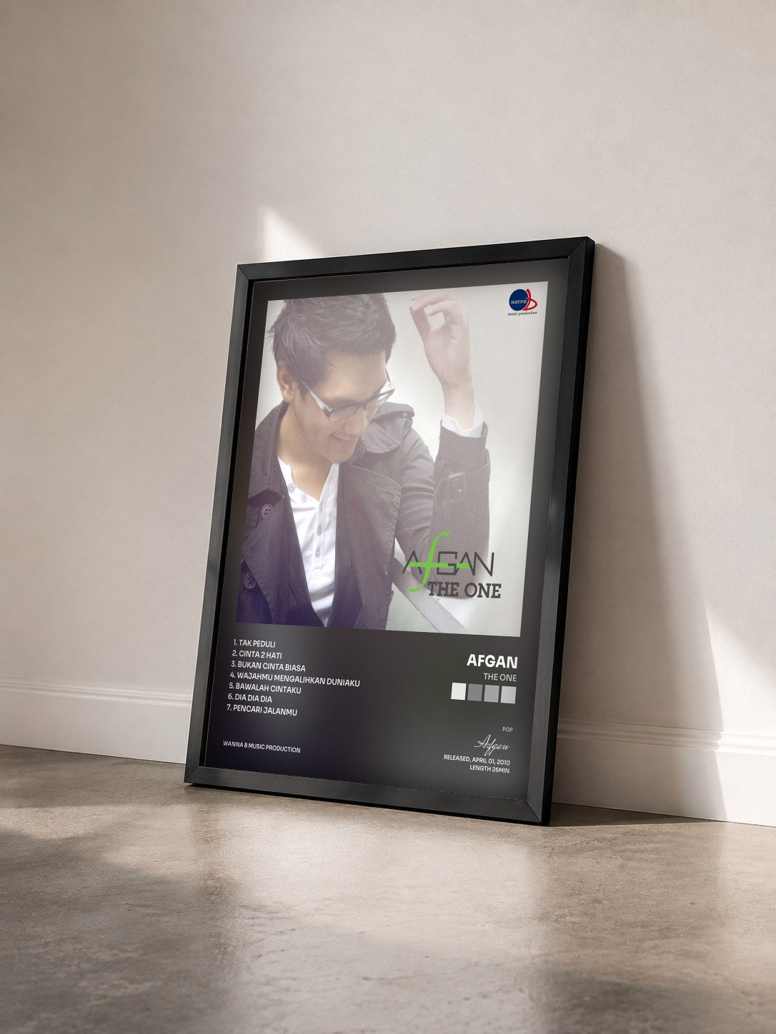 #noir Tableau de l'album The One de Afgan vu de trois quarts, cadre noir