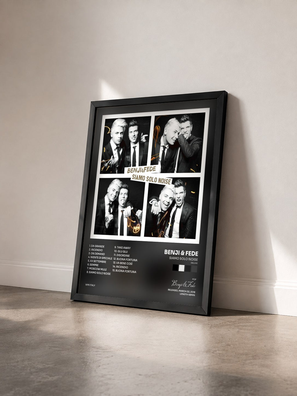#noir Tableau de l'album Siamo solo noise (Deluxe) de Benji & Fede vu de trois quarts, cadre noir