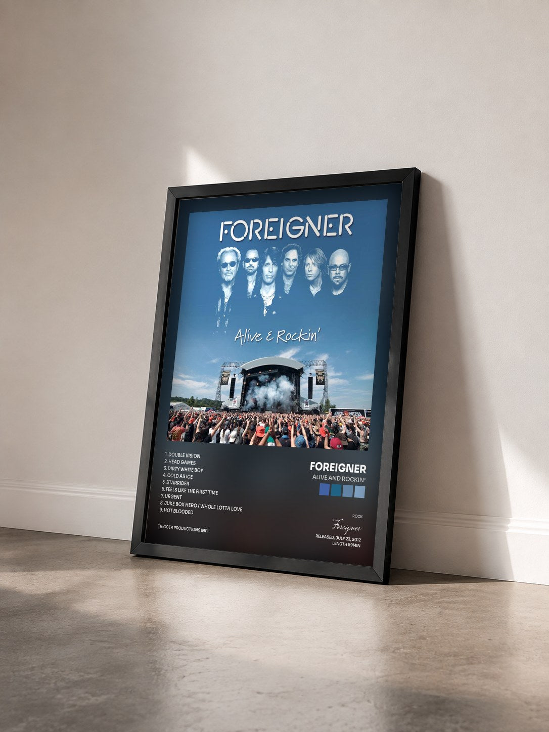 #noir Tableau de l'album Alive And Rockin' de Foreigner vu de trois quarts, cadre noir