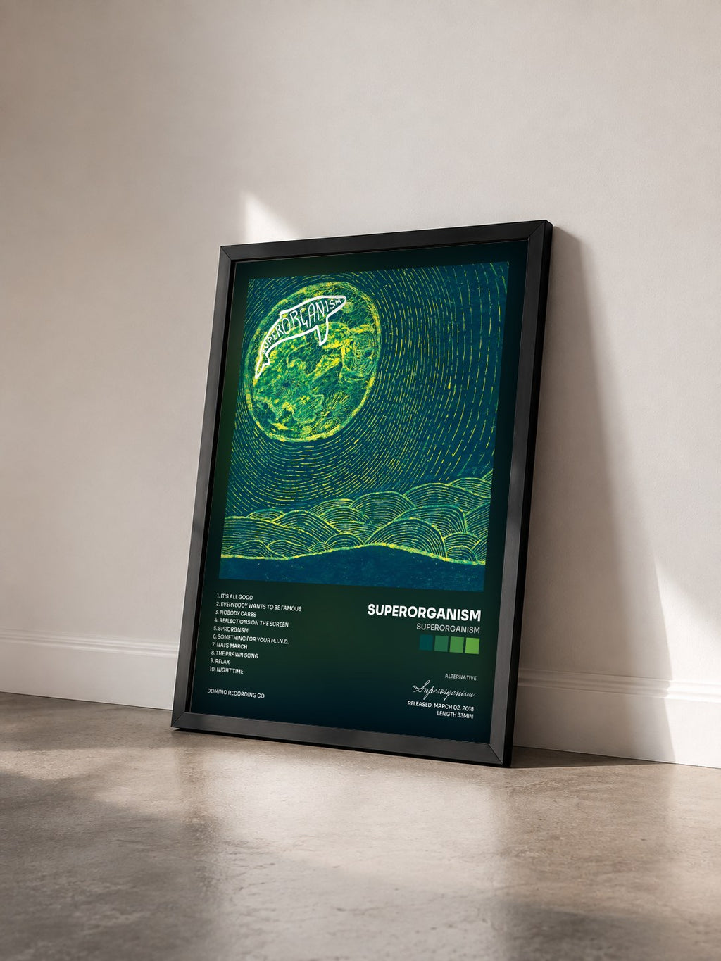 #noir Tableau de l'album Superorganism de Superorganism vu de trois quarts, cadre noir