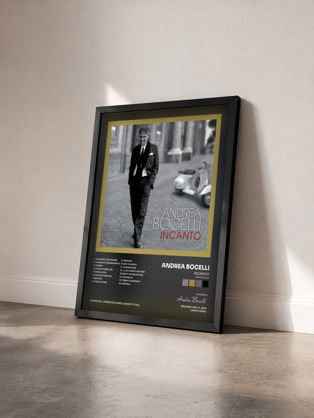 #noir Tableau de l'album Incanto (Super Deluxe) de Andrea Bocelli vu de trois quarts, cadre noir