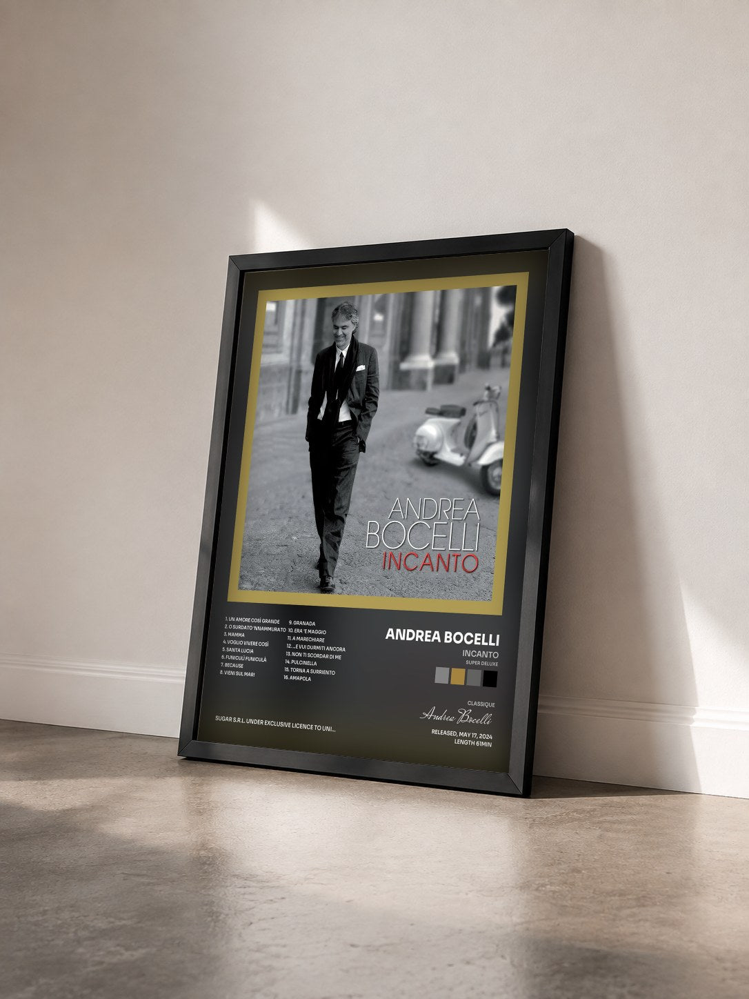 #noir Tableau de l'album Incanto (Super Deluxe) de Andrea Bocelli vu de trois quarts, cadre noir