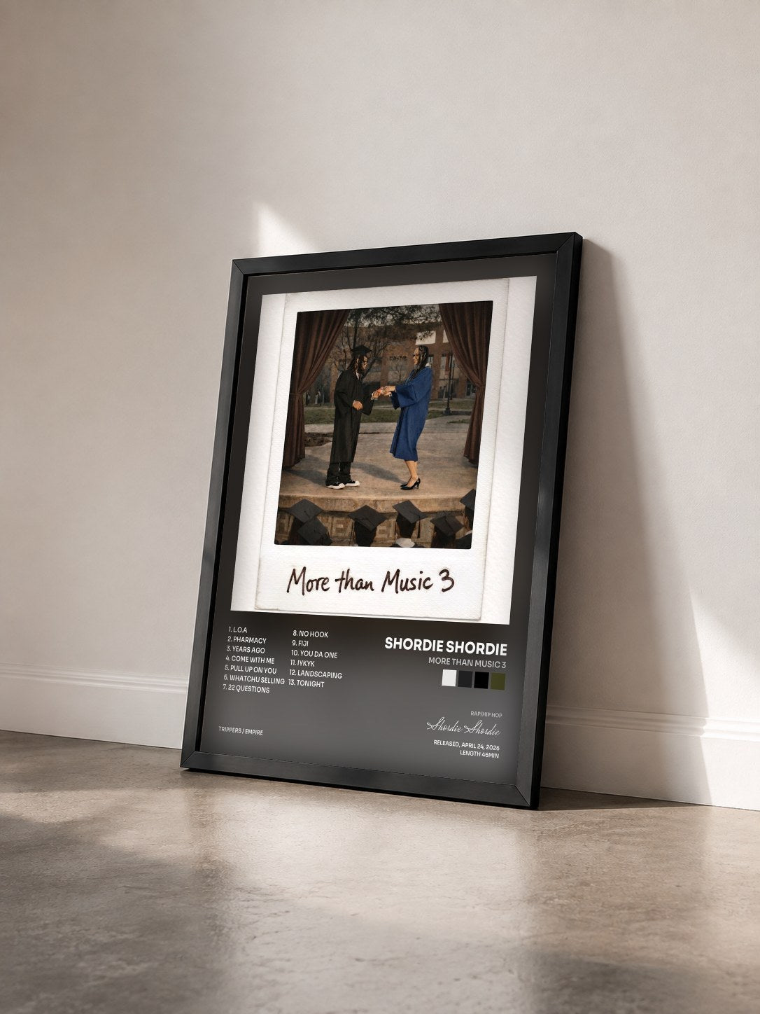 #noir Tableau de l'album More Than Music 3 de Shordie Shordie vu de trois quarts, cadre noir