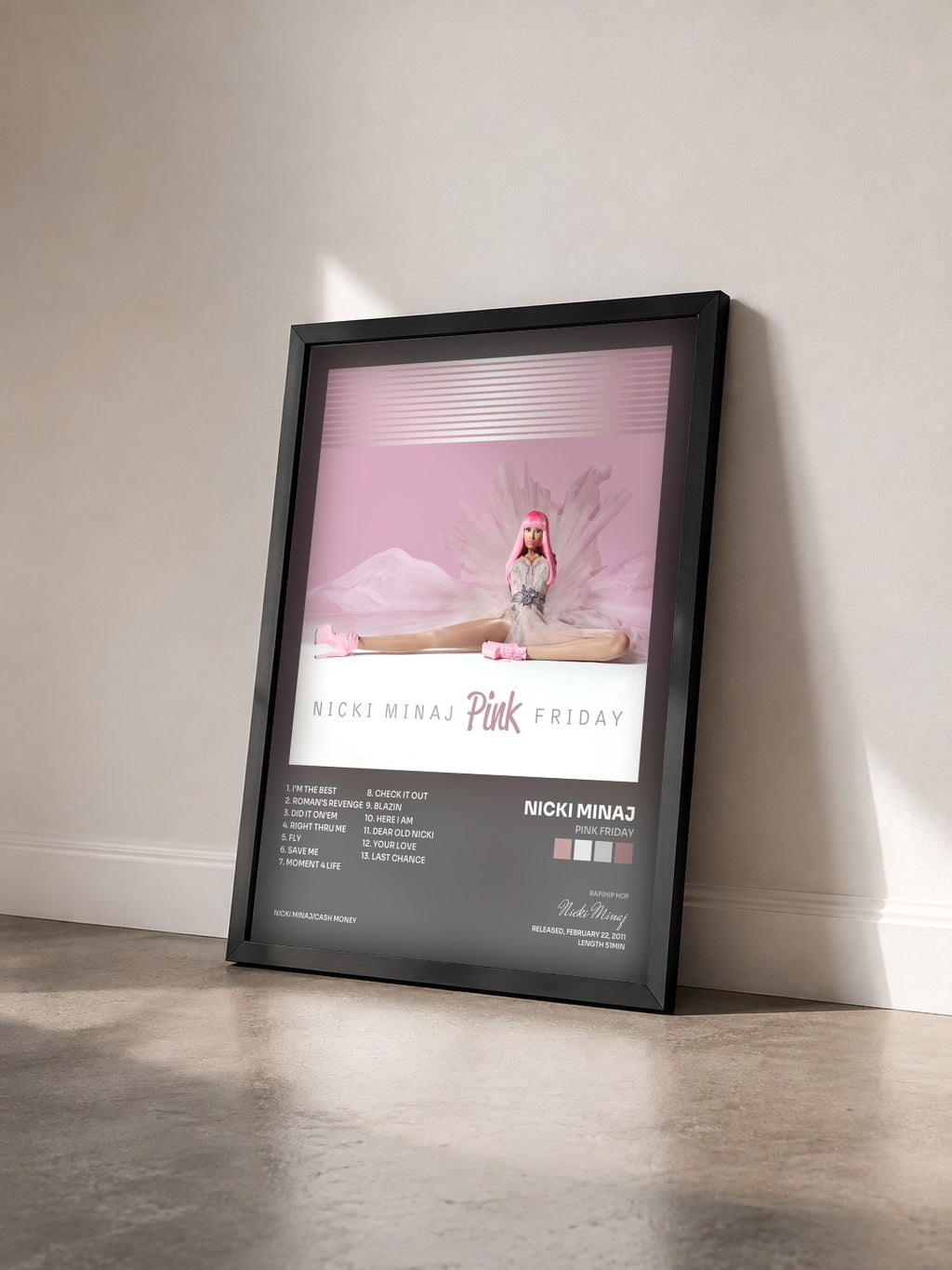 #noir Tableau de l'album Pink Friday de Nicki Minaj vu de trois quarts, cadre noir