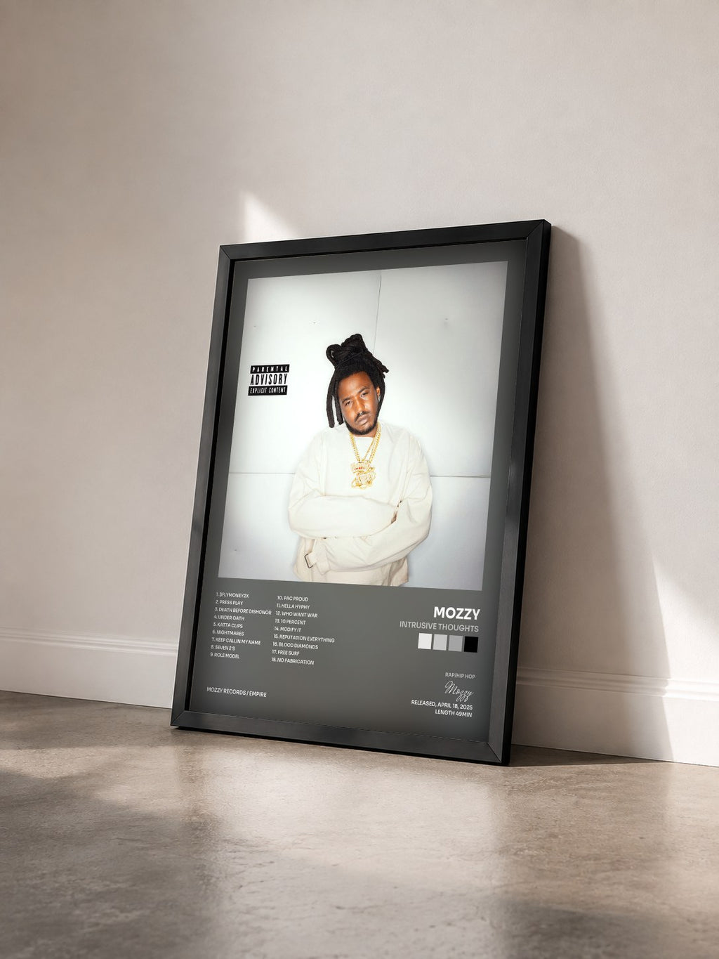 #noir Tableau de l'album INTRUSIVE THOUGHTS de Mozzy vu de trois quarts, cadre noir