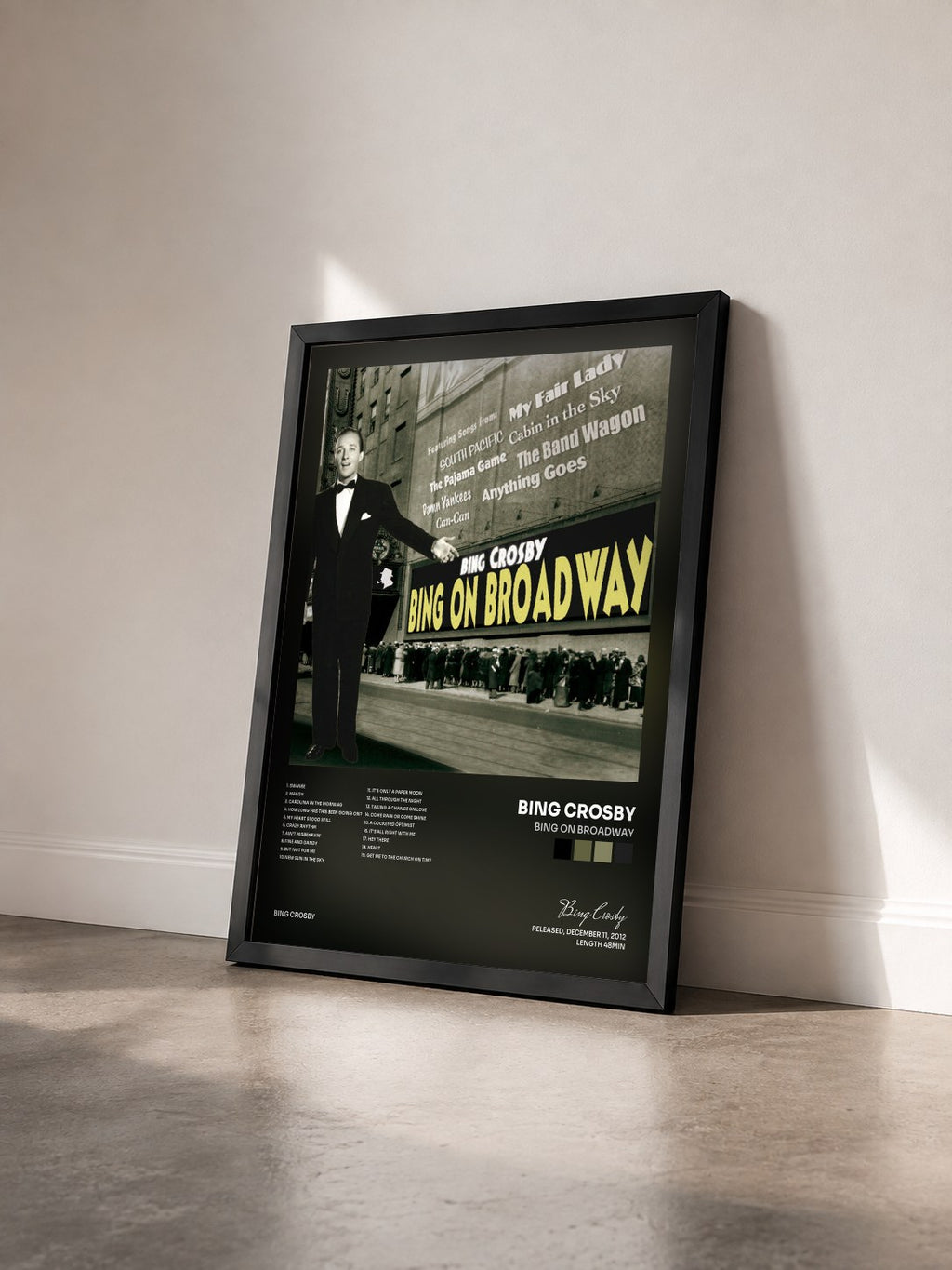 #noir Tableau de l'album Bing On Broadway de Bing Crosby vu de trois quarts, cadre noir