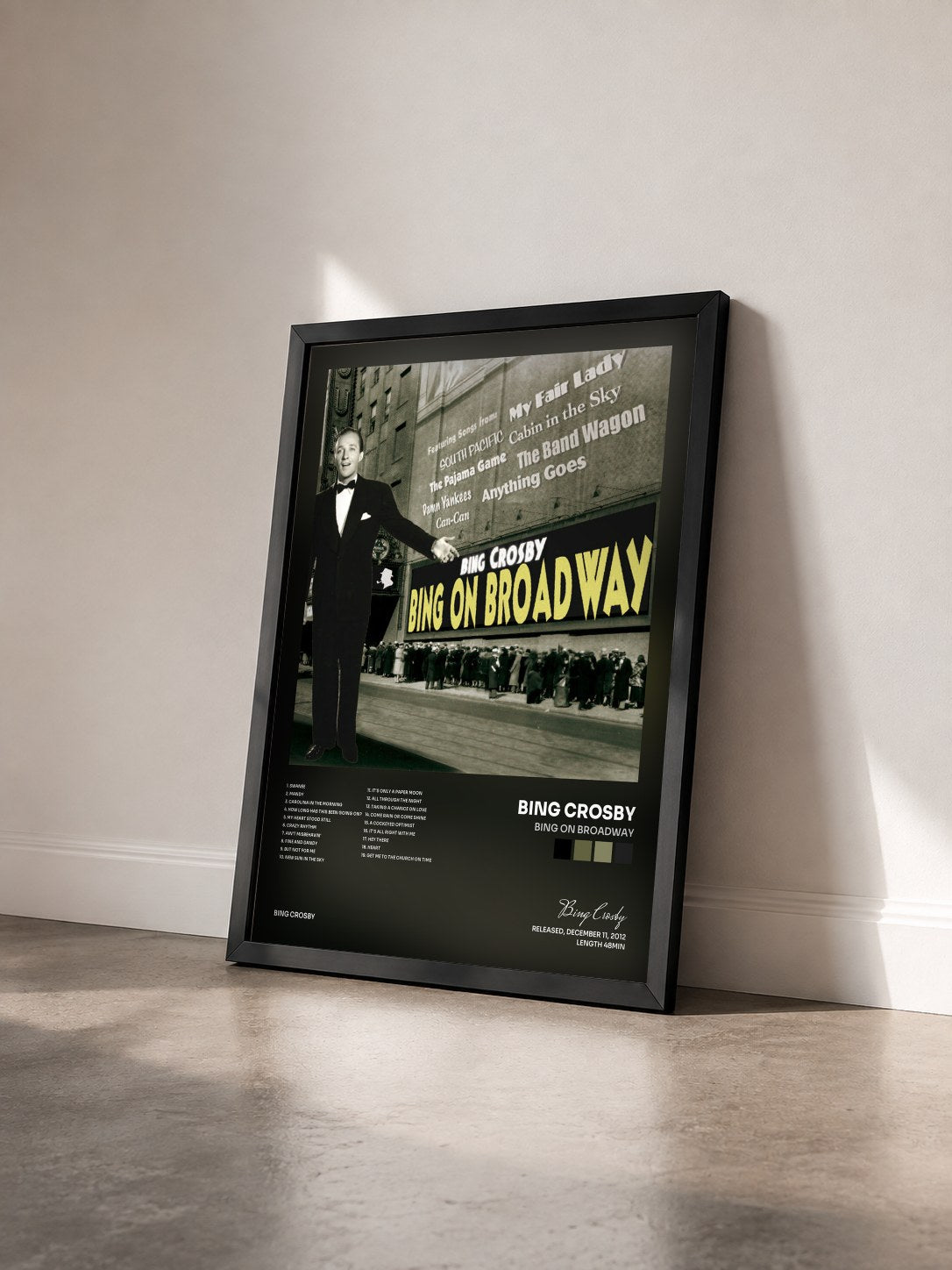 #noir Tableau de l'album Bing On Broadway de Bing Crosby vu de trois quarts, cadre noir