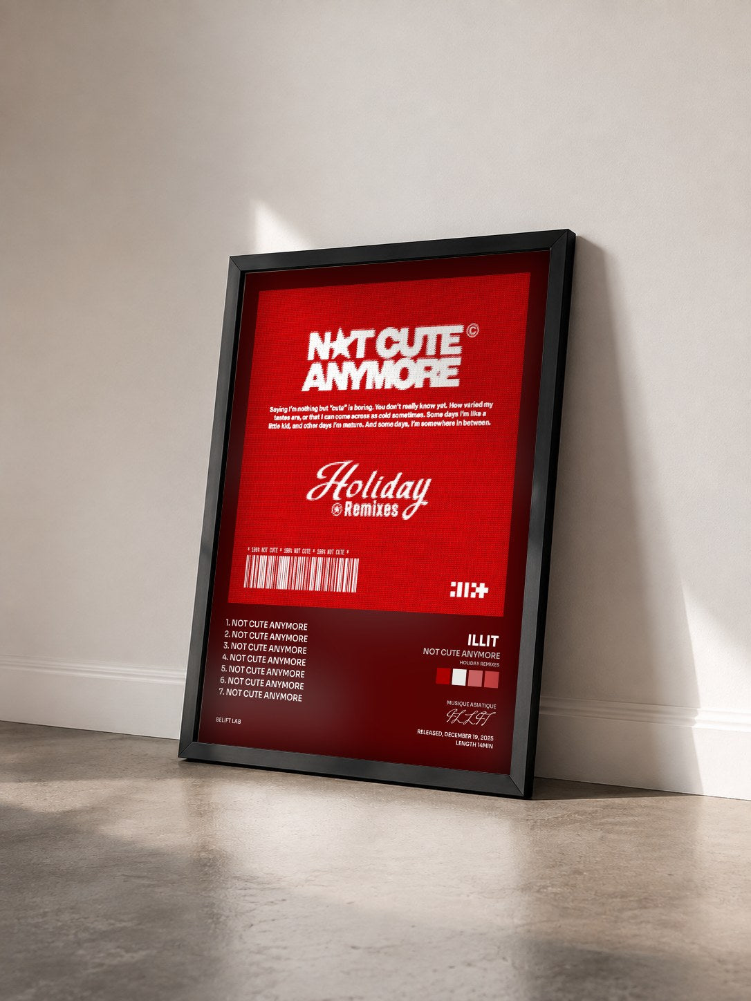 #noir Tableau de l'album NOT CUTE ANYMORE (Holiday Remixes) de ILLIT  vu de trois quarts, cadre noir
