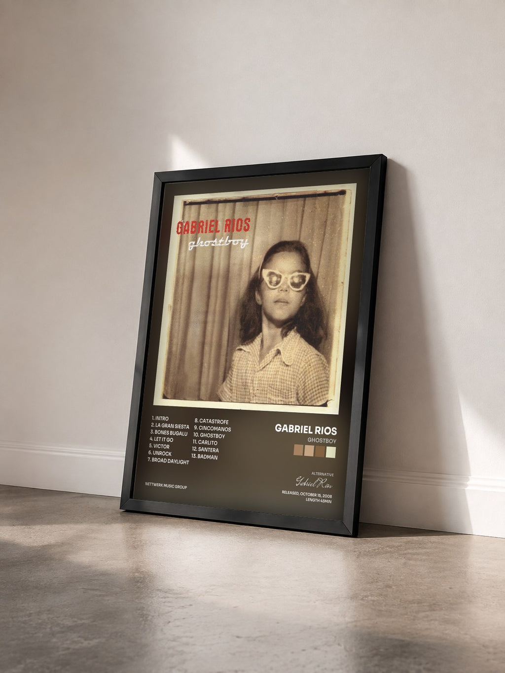 #noir Tableau de l'album Ghostboy de Gabriel Rios vu de trois quarts, cadre noir