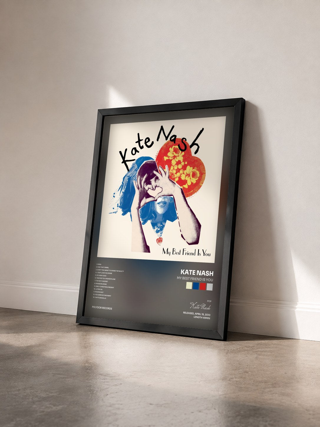 #noir Tableau de l'album My Best Friend Is You de Kate Nash vu de trois quarts, cadre noir