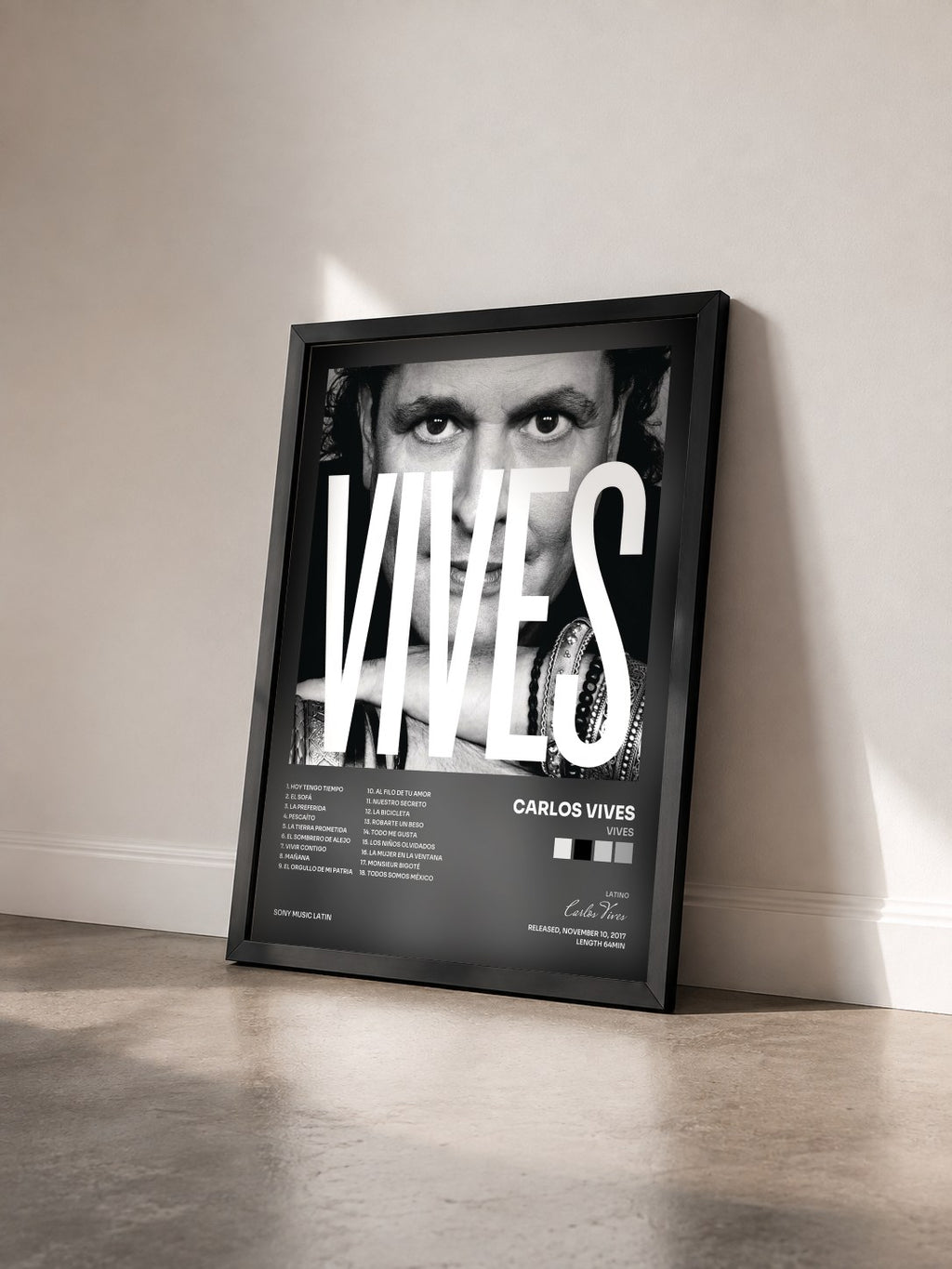 #noir Tableau de l'album VIVES de Carlos Vives vu de trois quarts, cadre noir