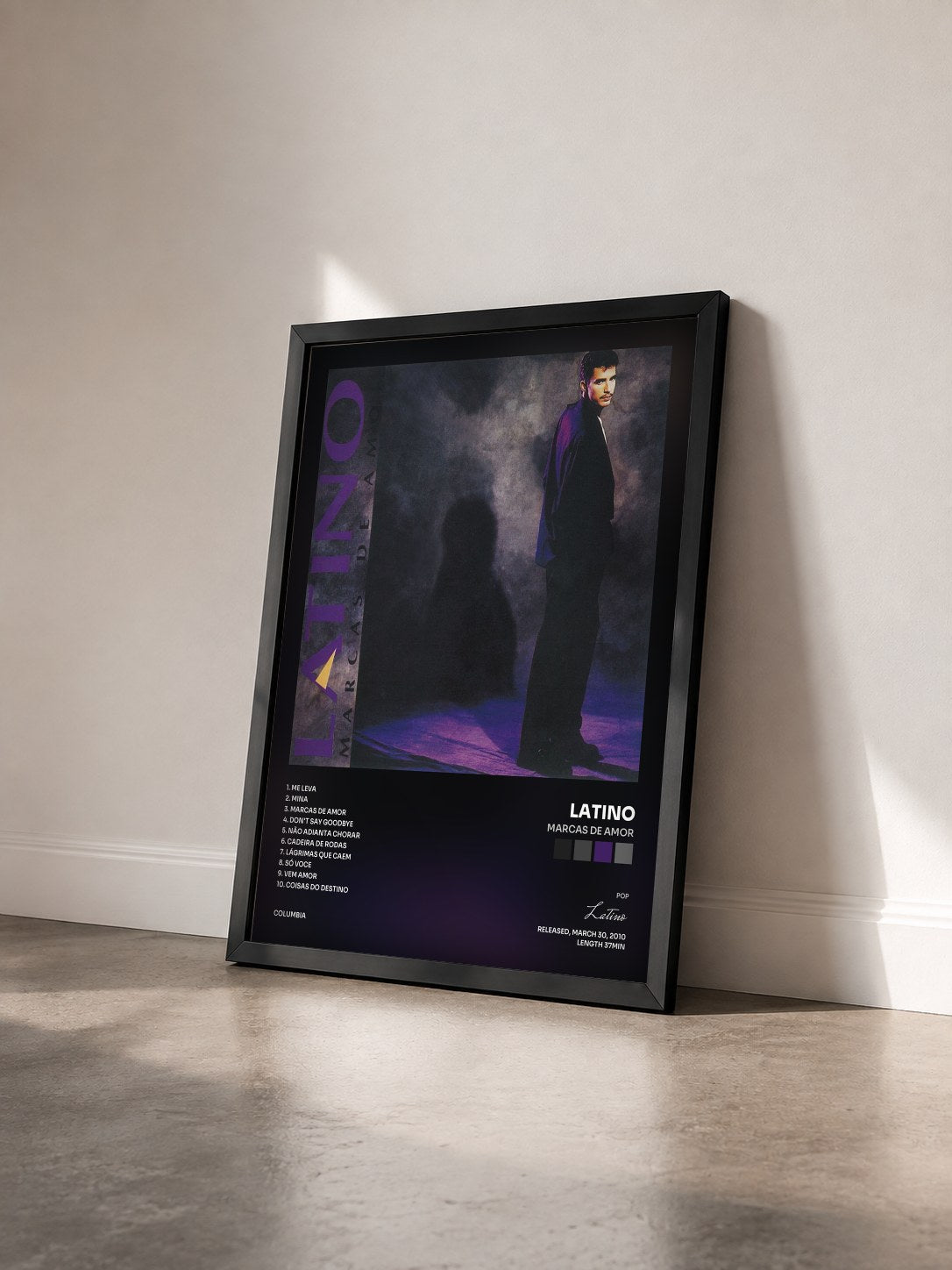 #noir Tableau de l'album Marcas De Amor de Latino vu de trois quarts, cadre noir