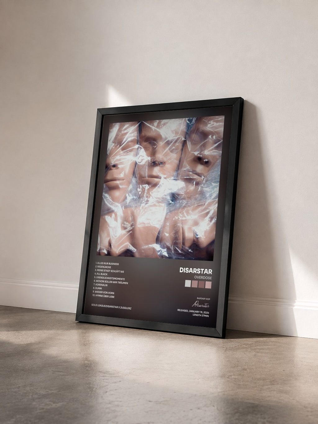 #noir Tableau de l'album Overdose de Disarstar vu de trois quarts, cadre noir